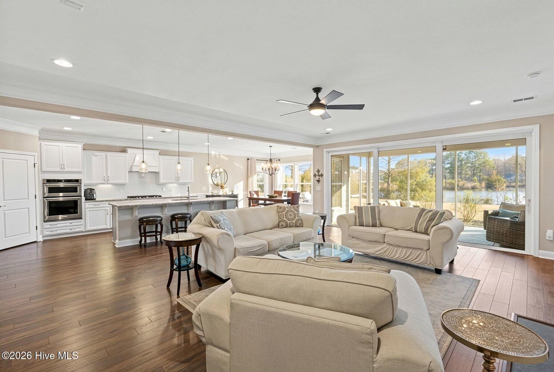 100551985 | Photo 13