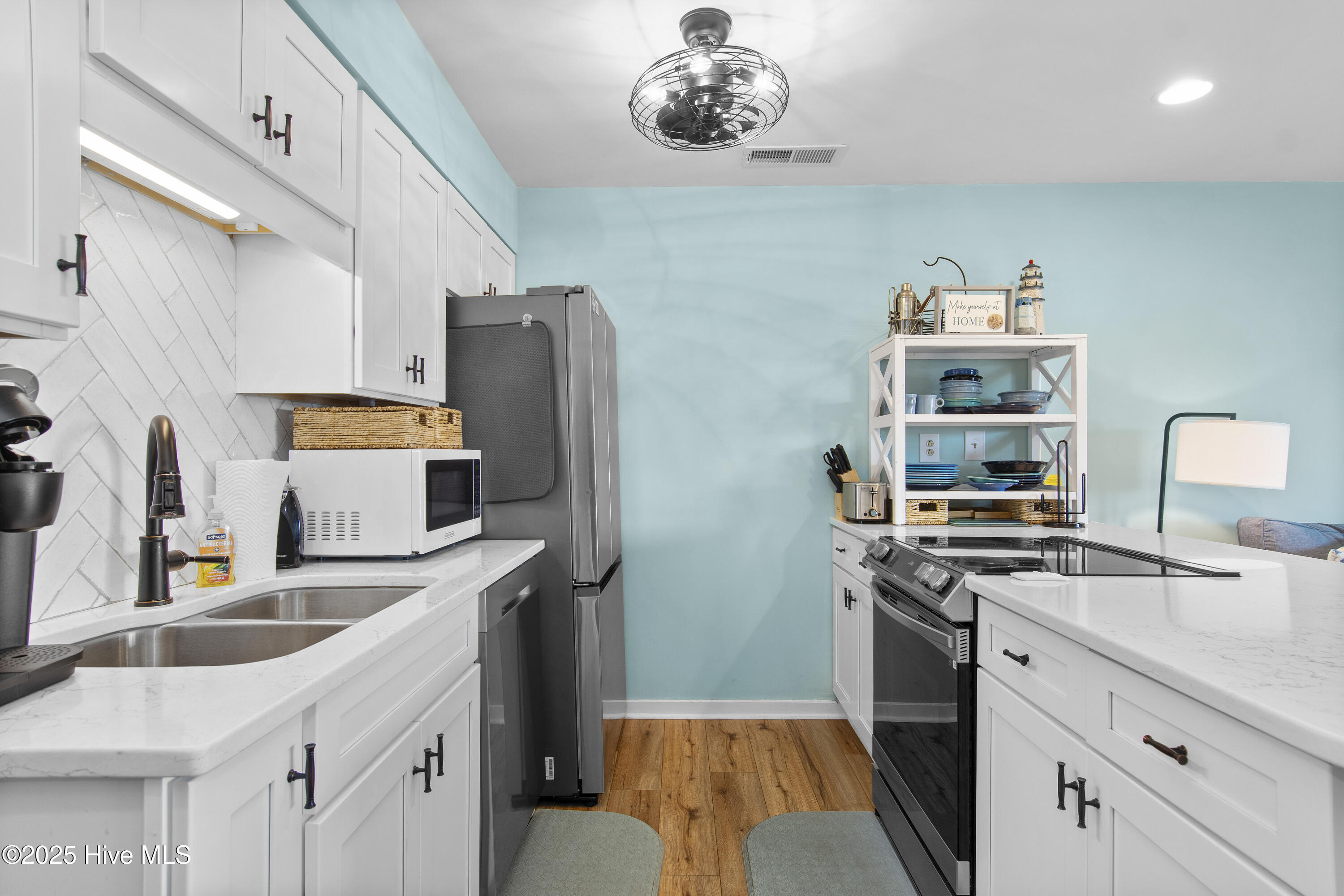 100519388 | Photo 13