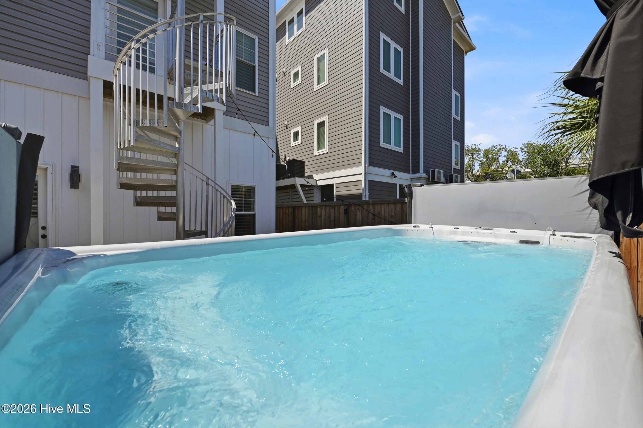 100568408 | Photo 54