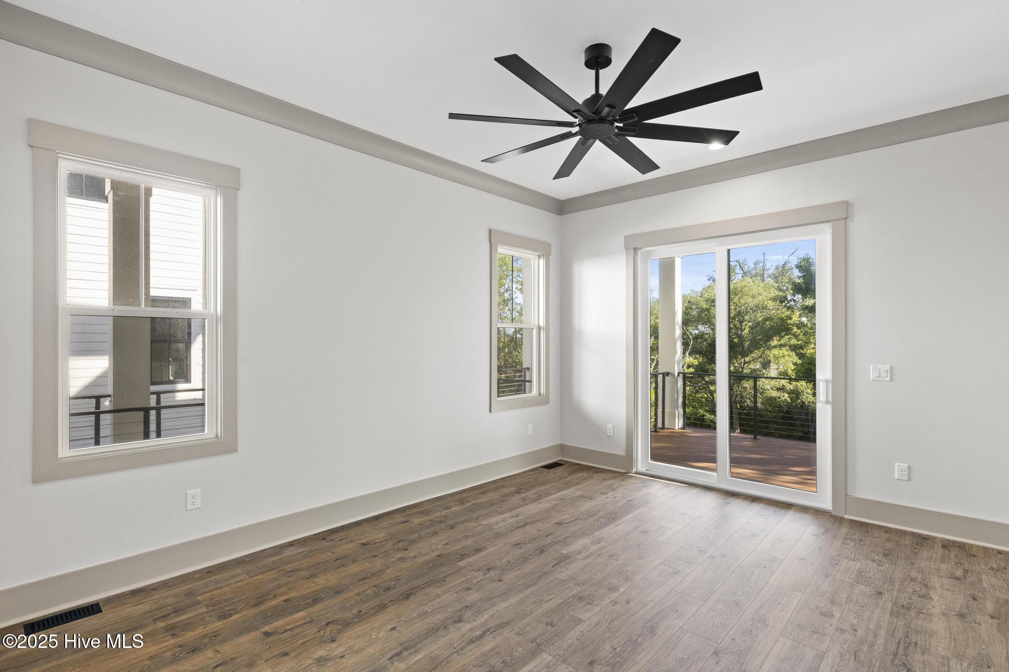 100517946 | Photo 43