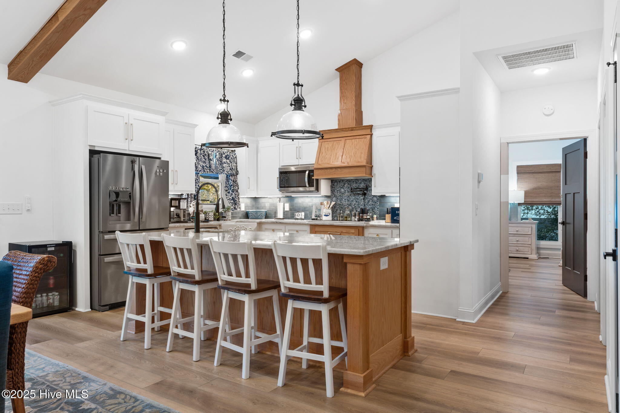 100564542 | Photo 25