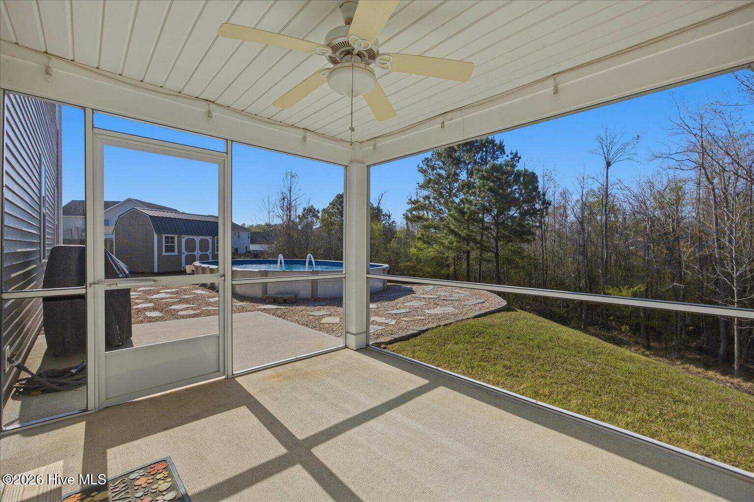 100563352 | Photo 32