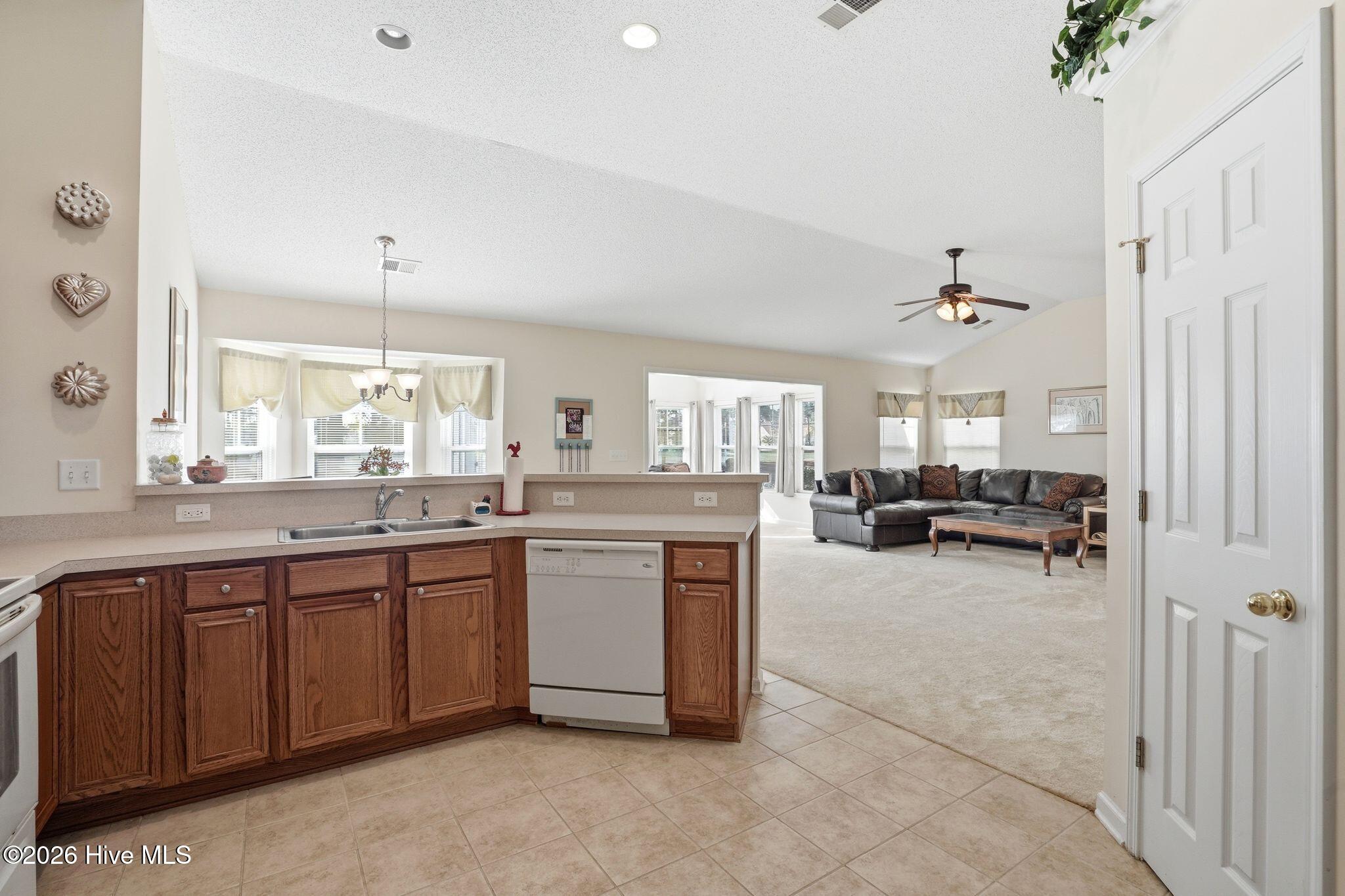 100560639 | Photo 12