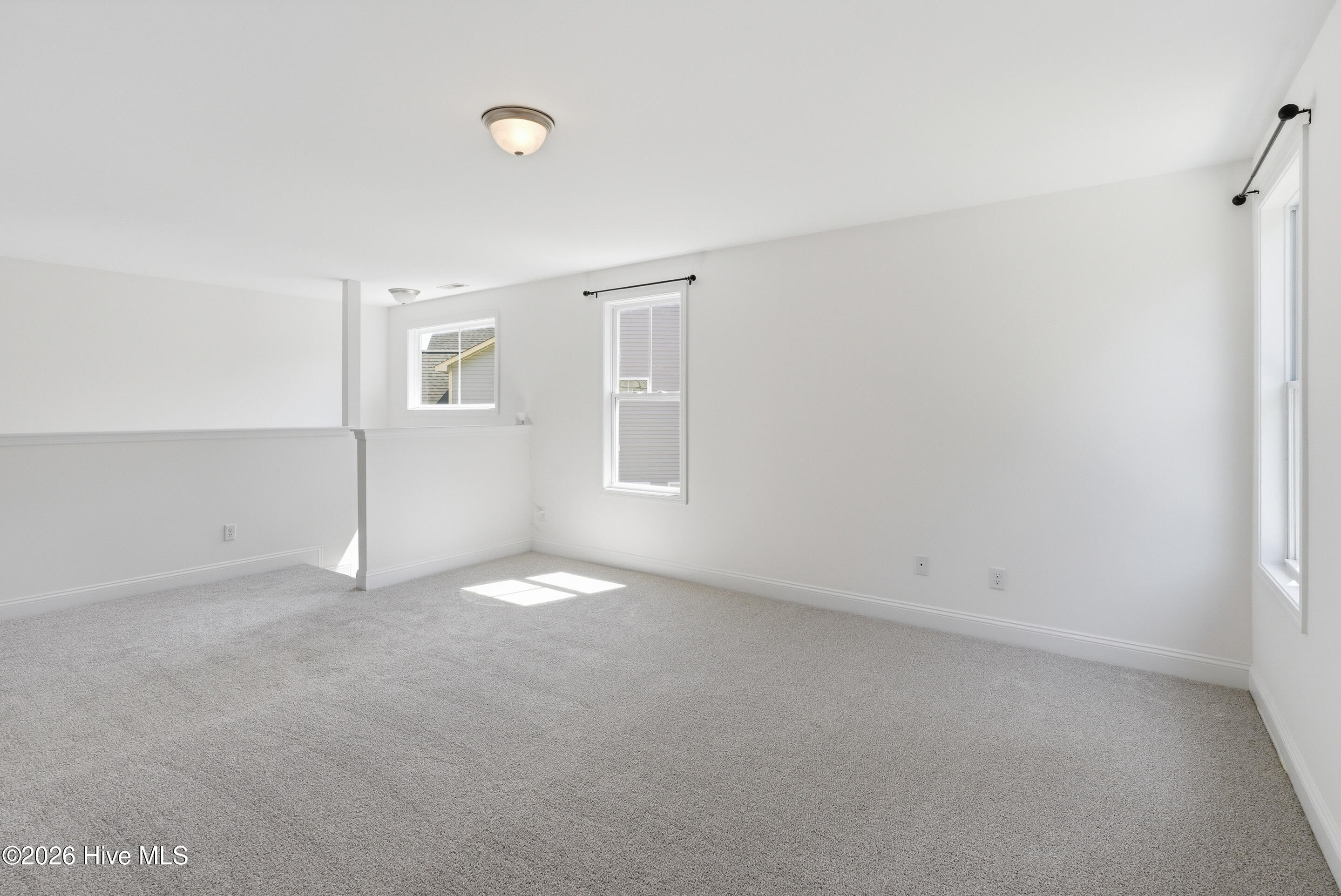 100563576 | Photo 25