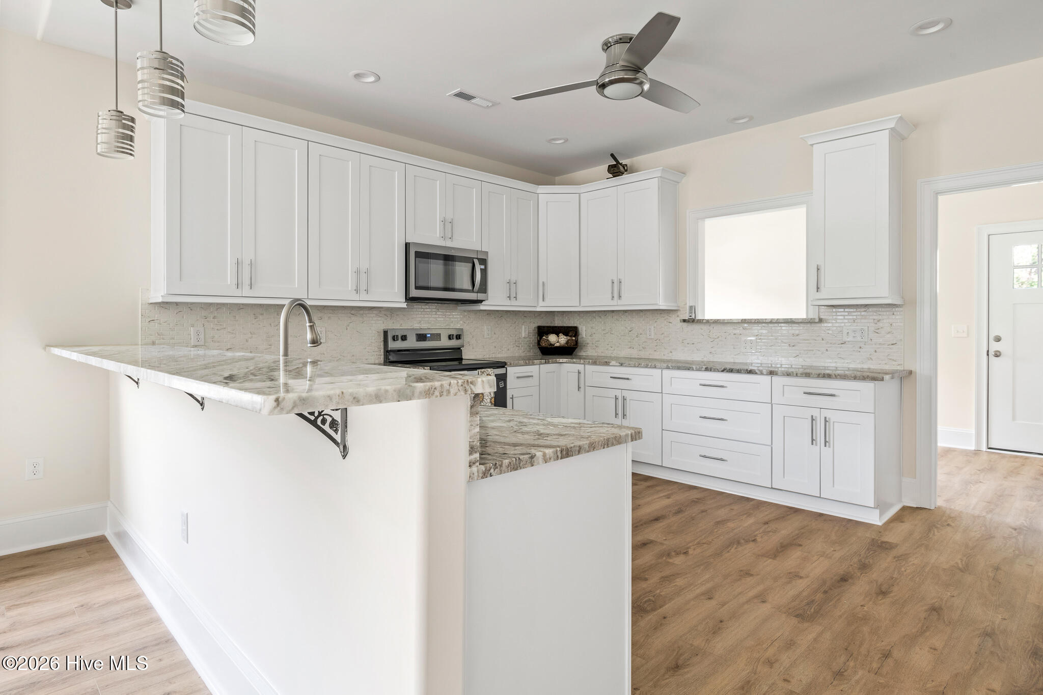 100517039 | Photo 31