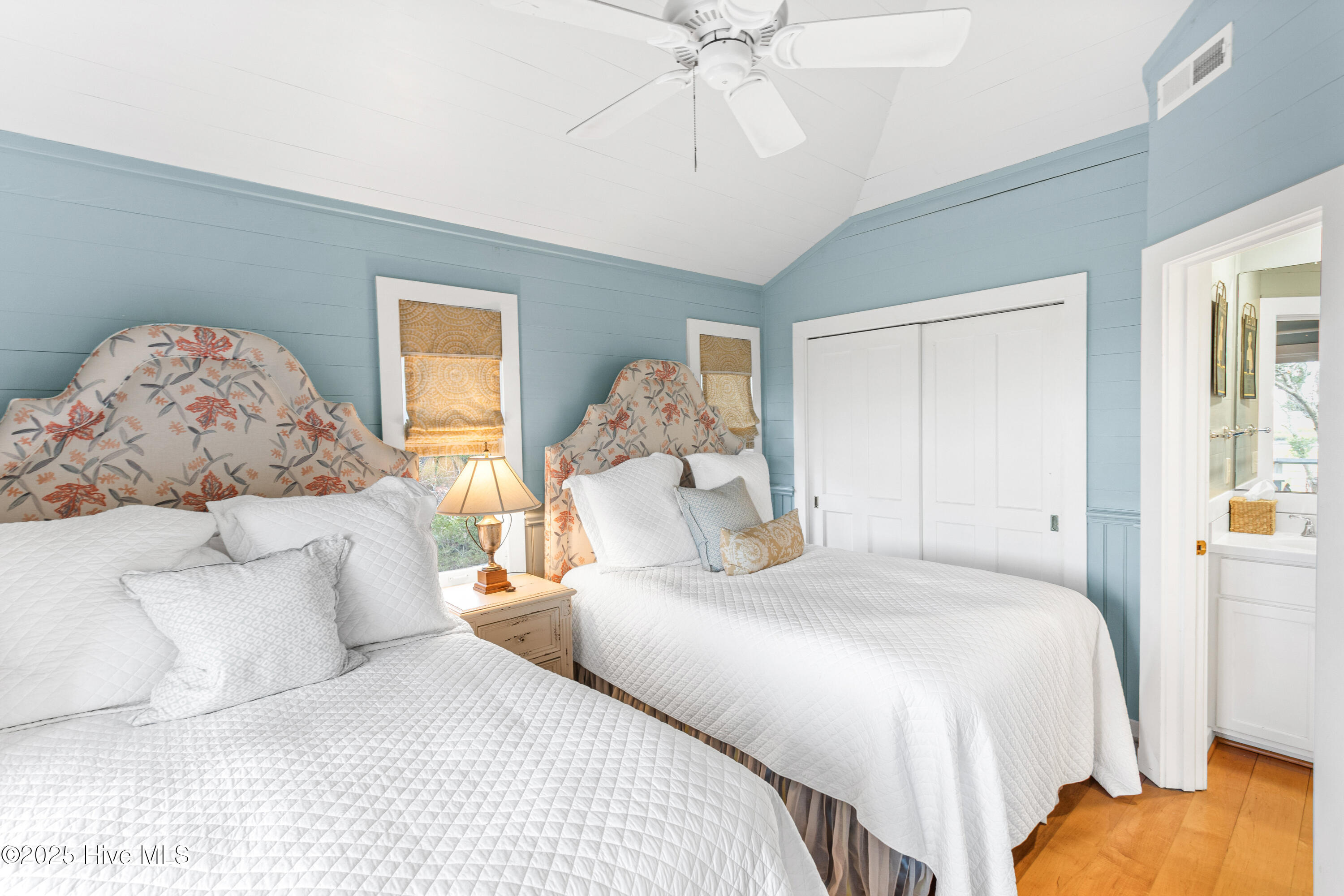 100531454 | Photo 49