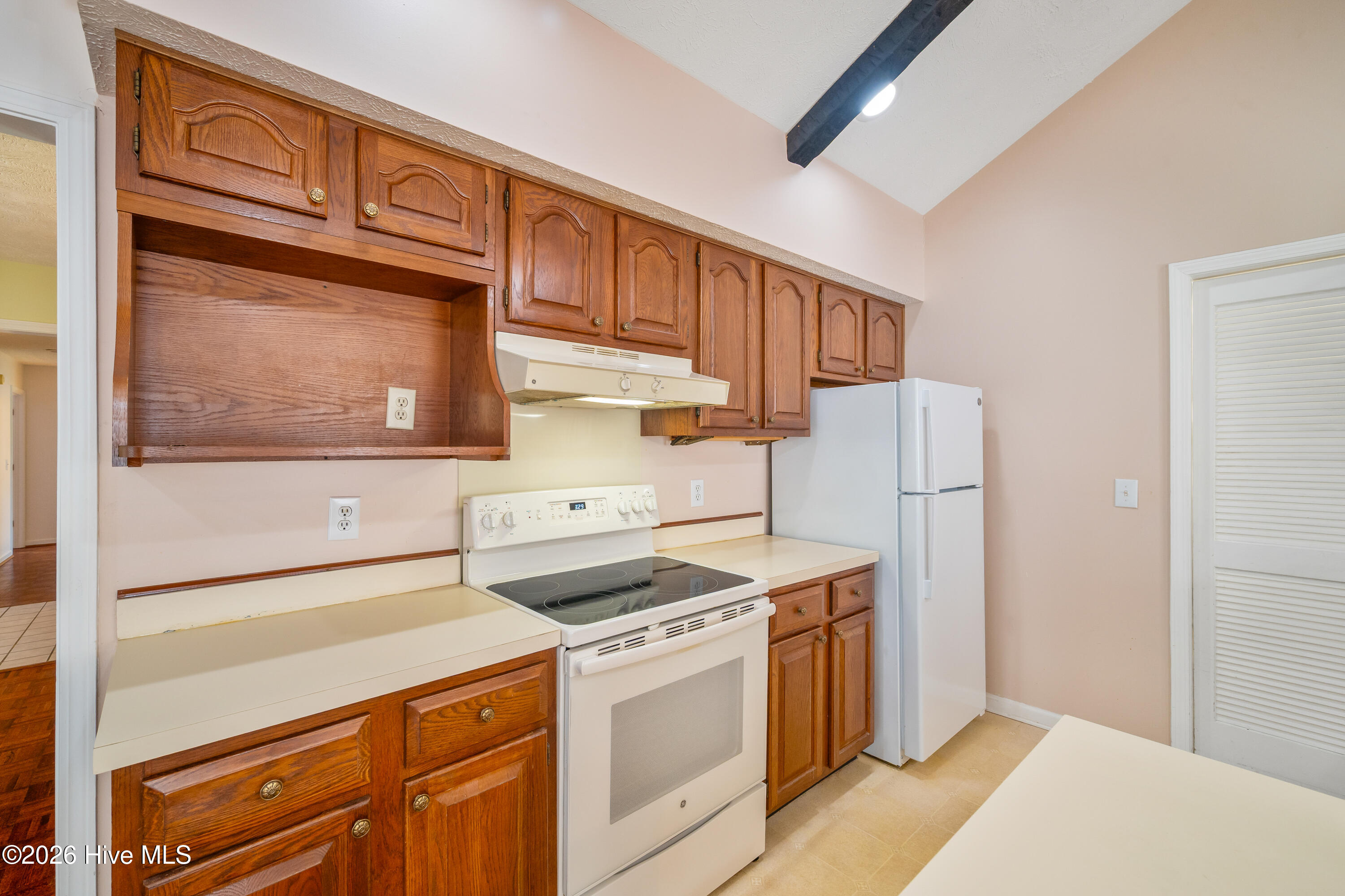 100563412 | Photo 12