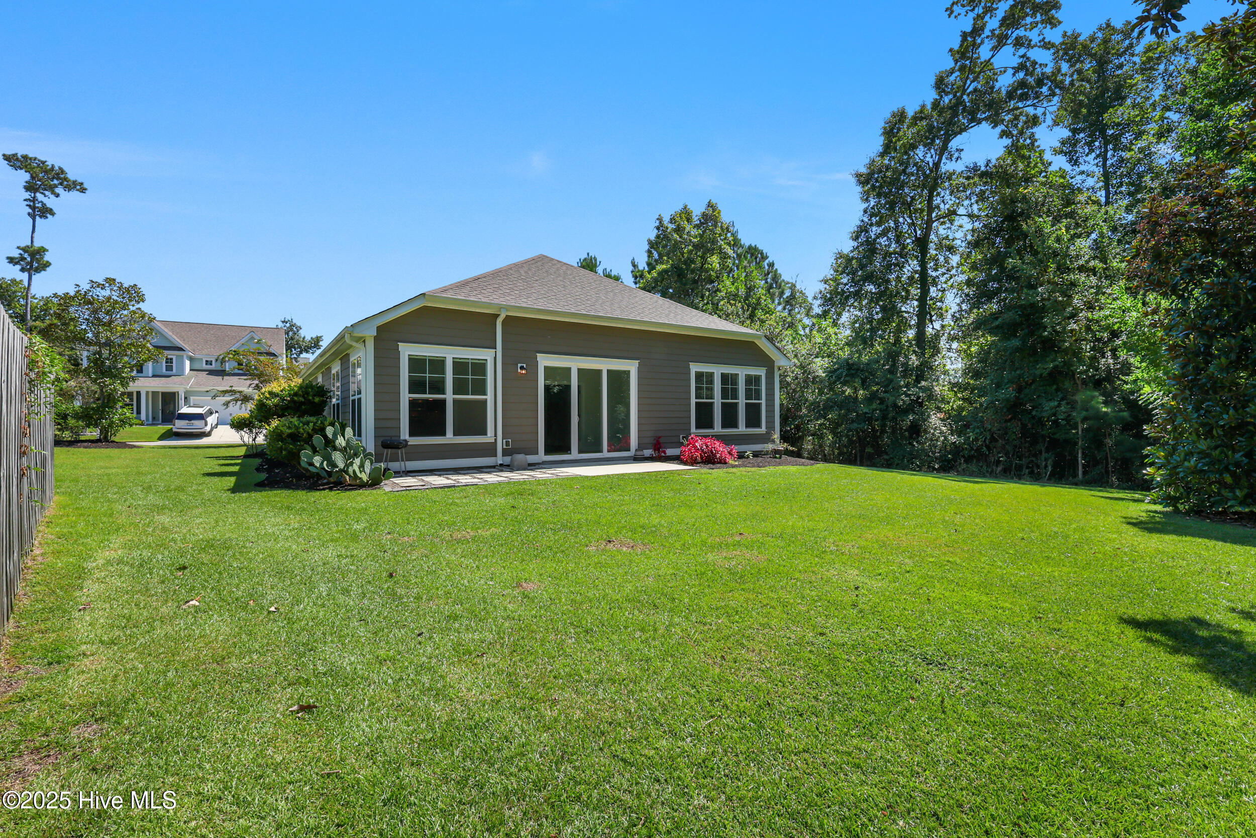 100529345 | Photo 38