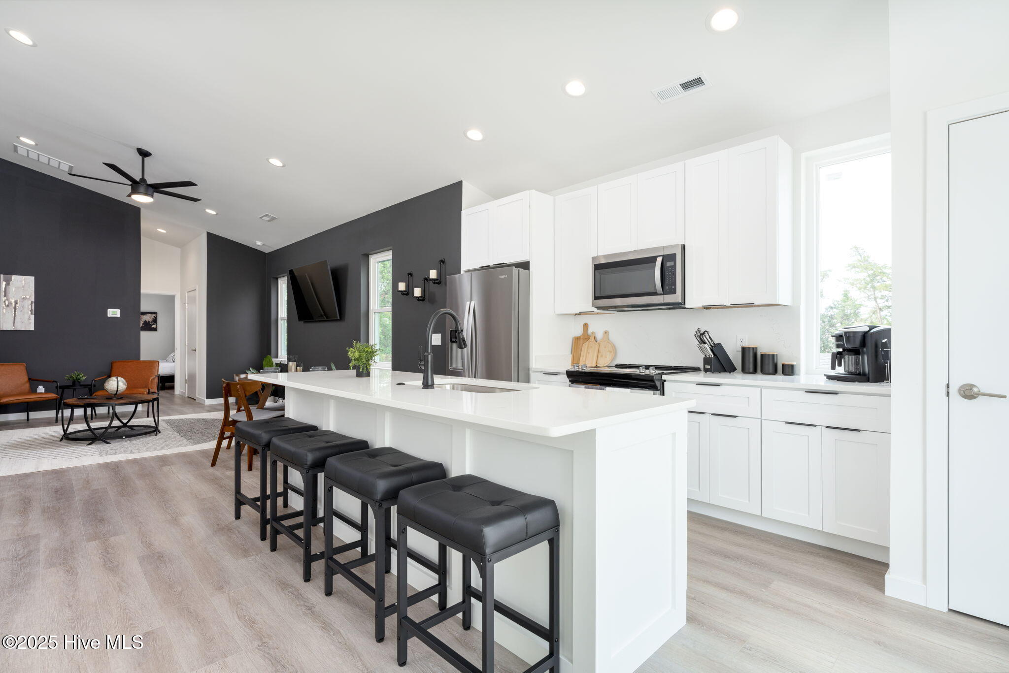 100485156 | Photo 13