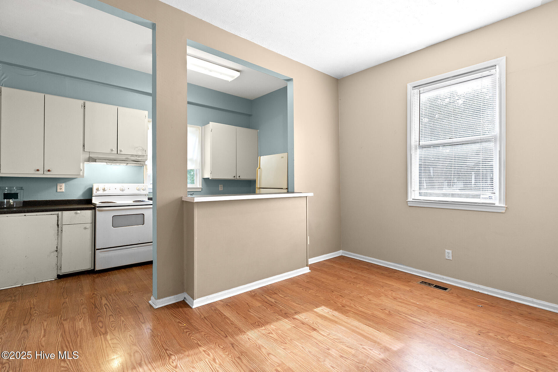 100544261 | Photo 11