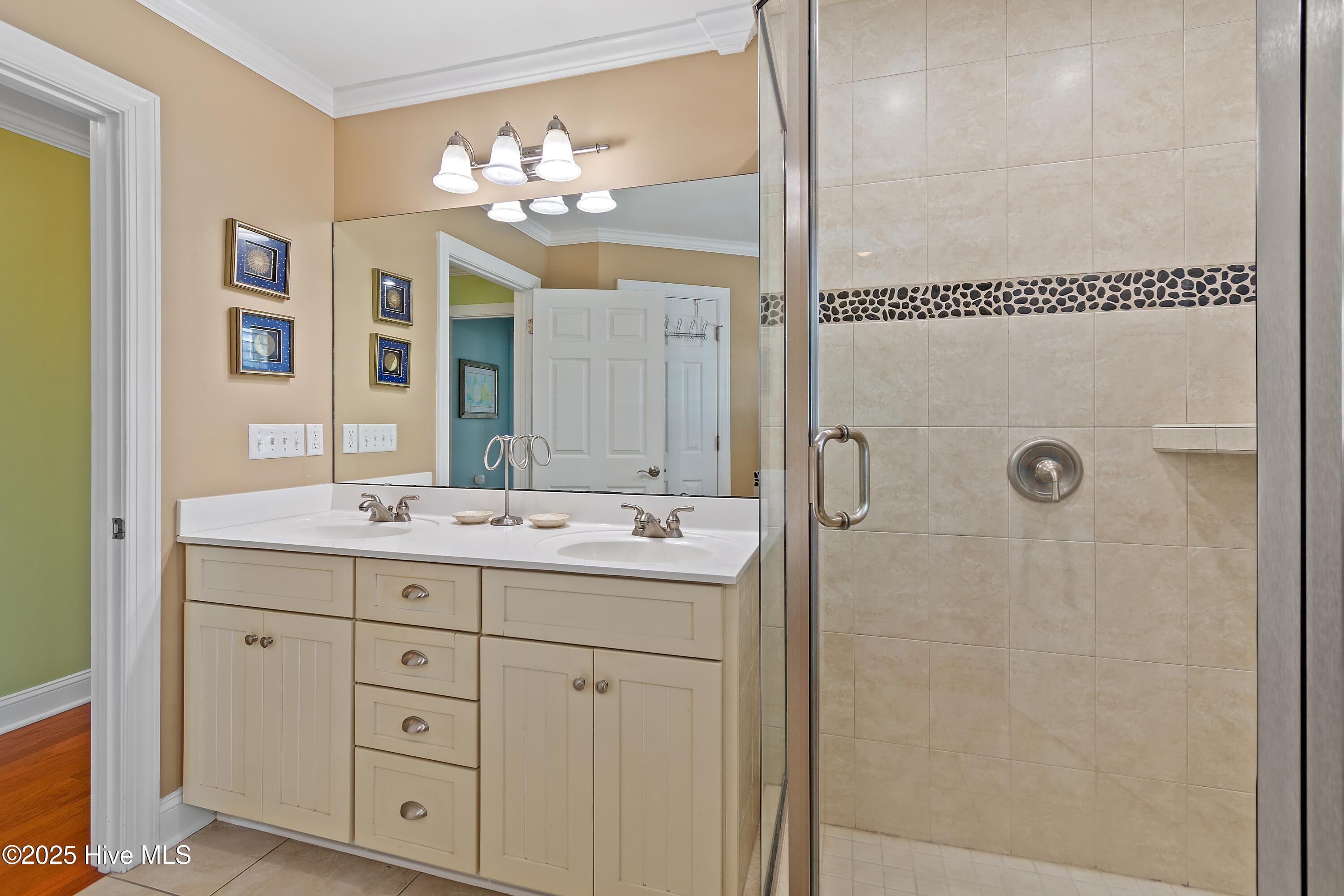 100504065 | Photo 57