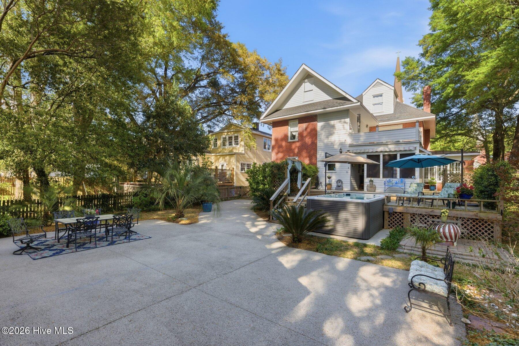 100560142 | Photo 44