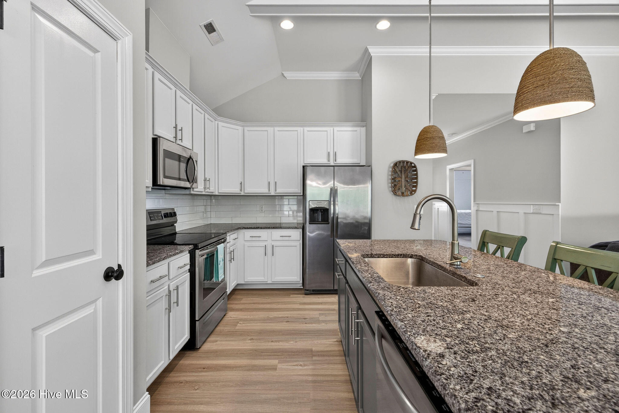 100567052 | Photo 14