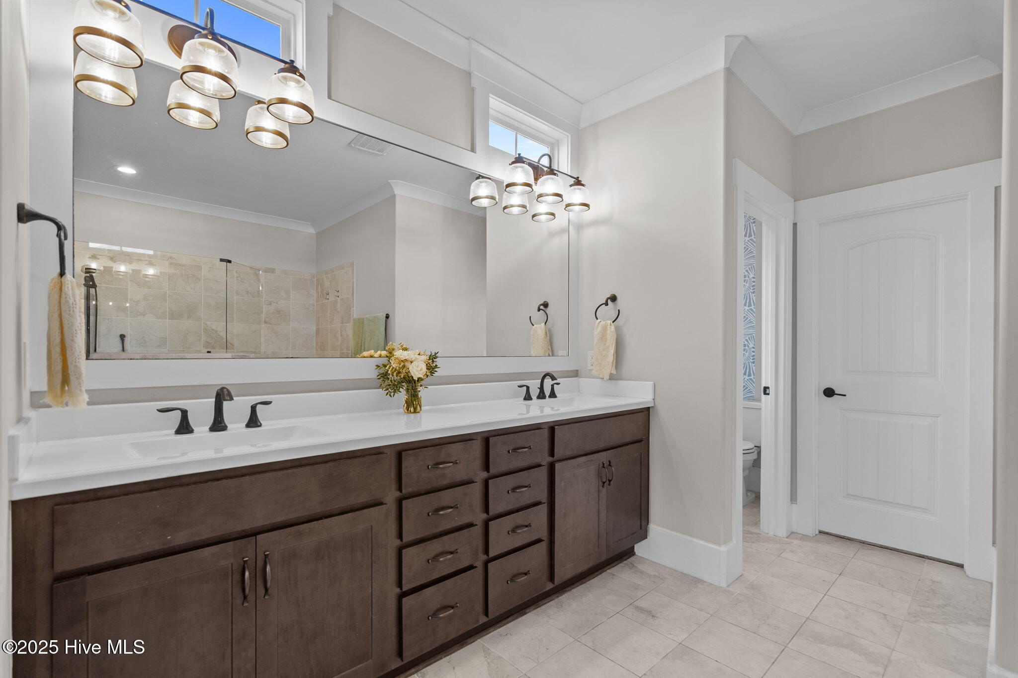 100536162 | Photo 31