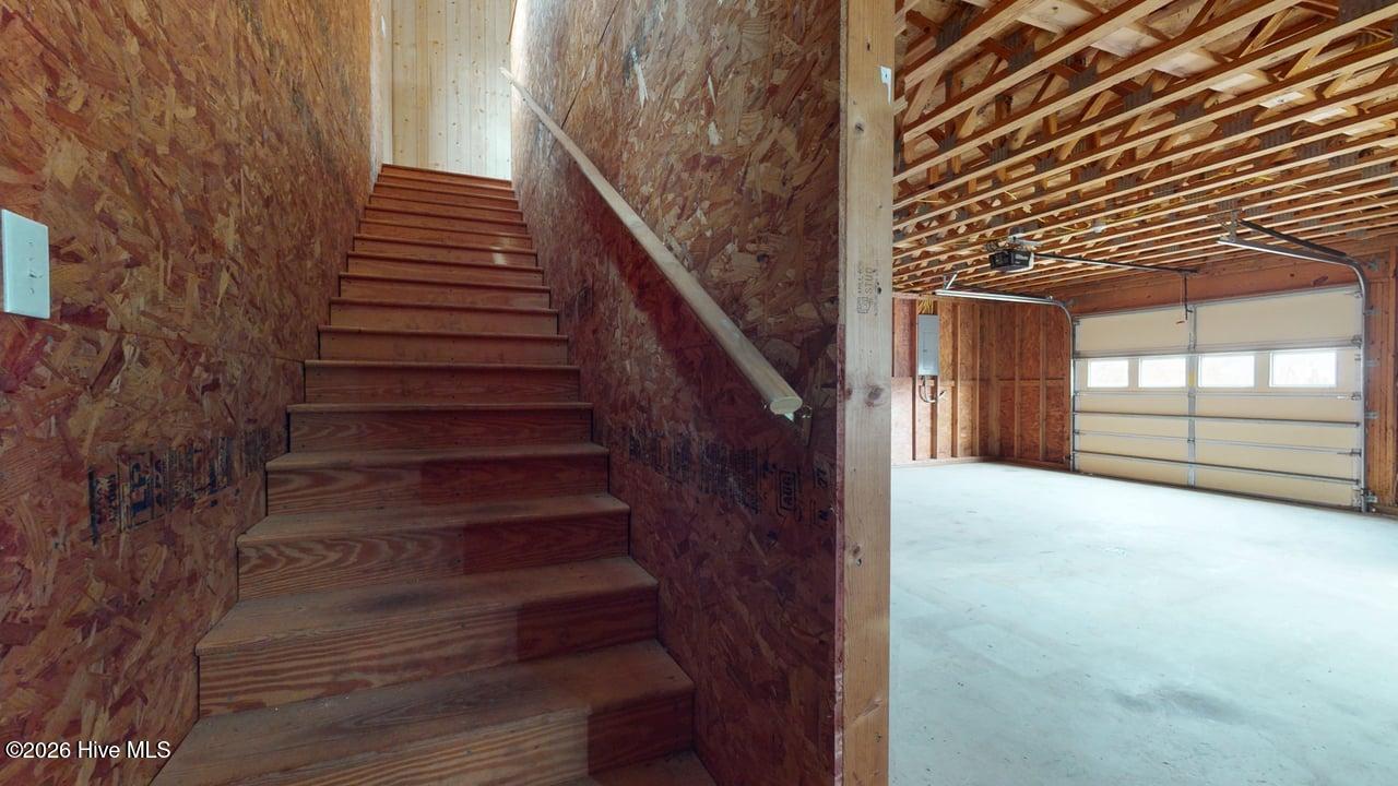 100557850 | Photo 28