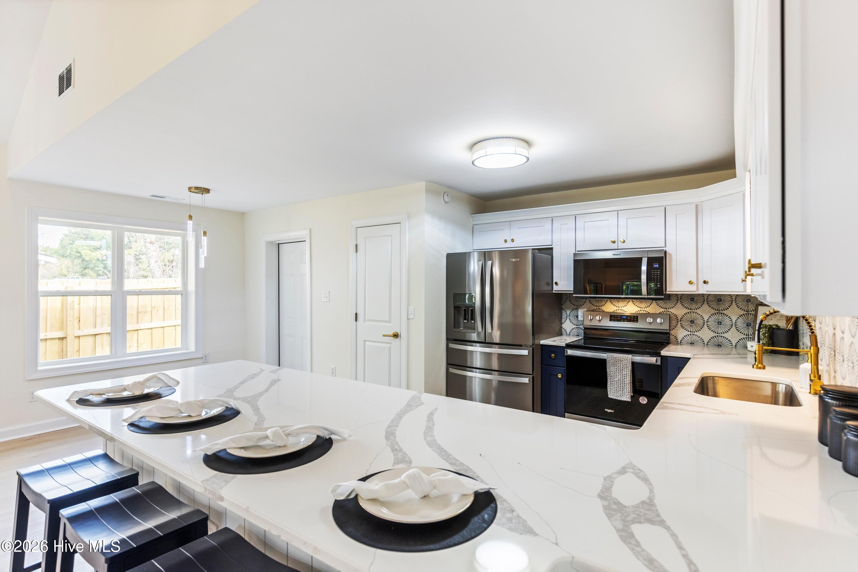 100549199 | Photo 13