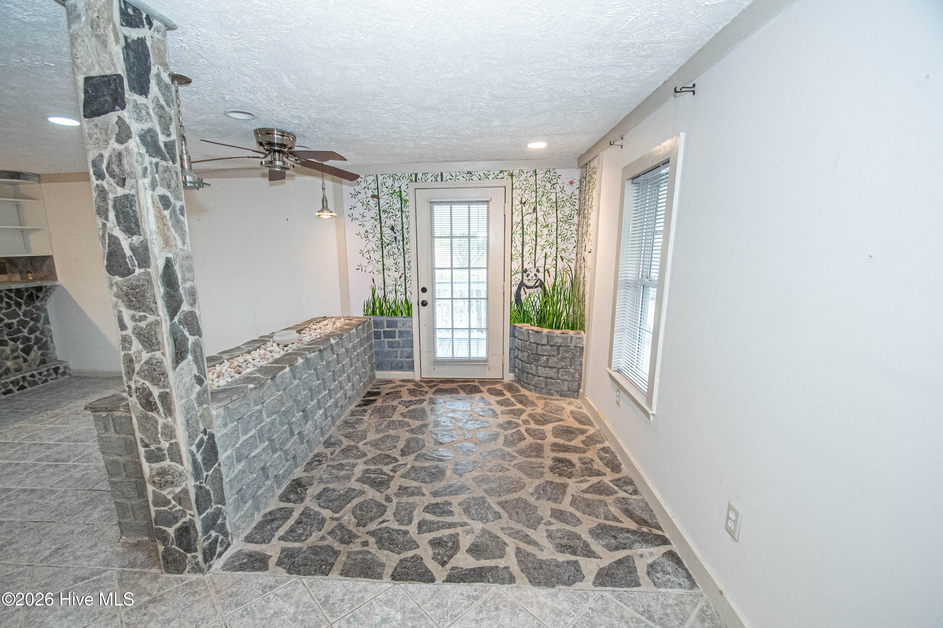 100554642 | Photo 63