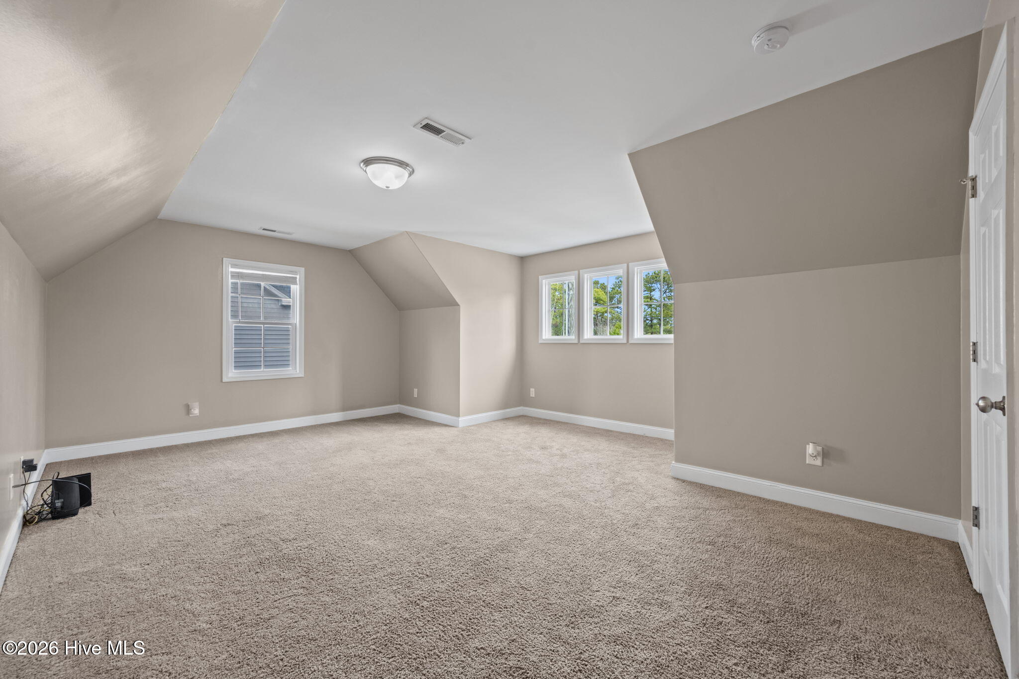 100549610 | Photo 32