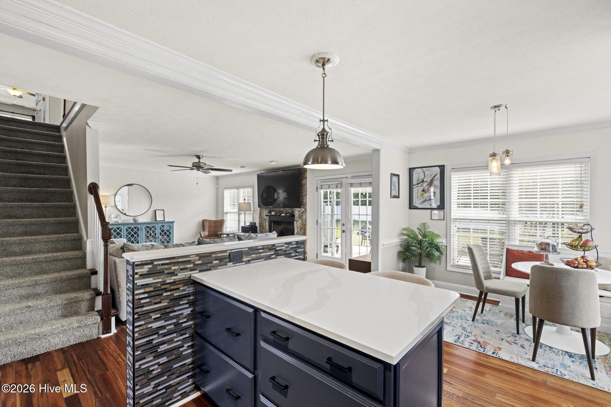 100567348 | Photo 10