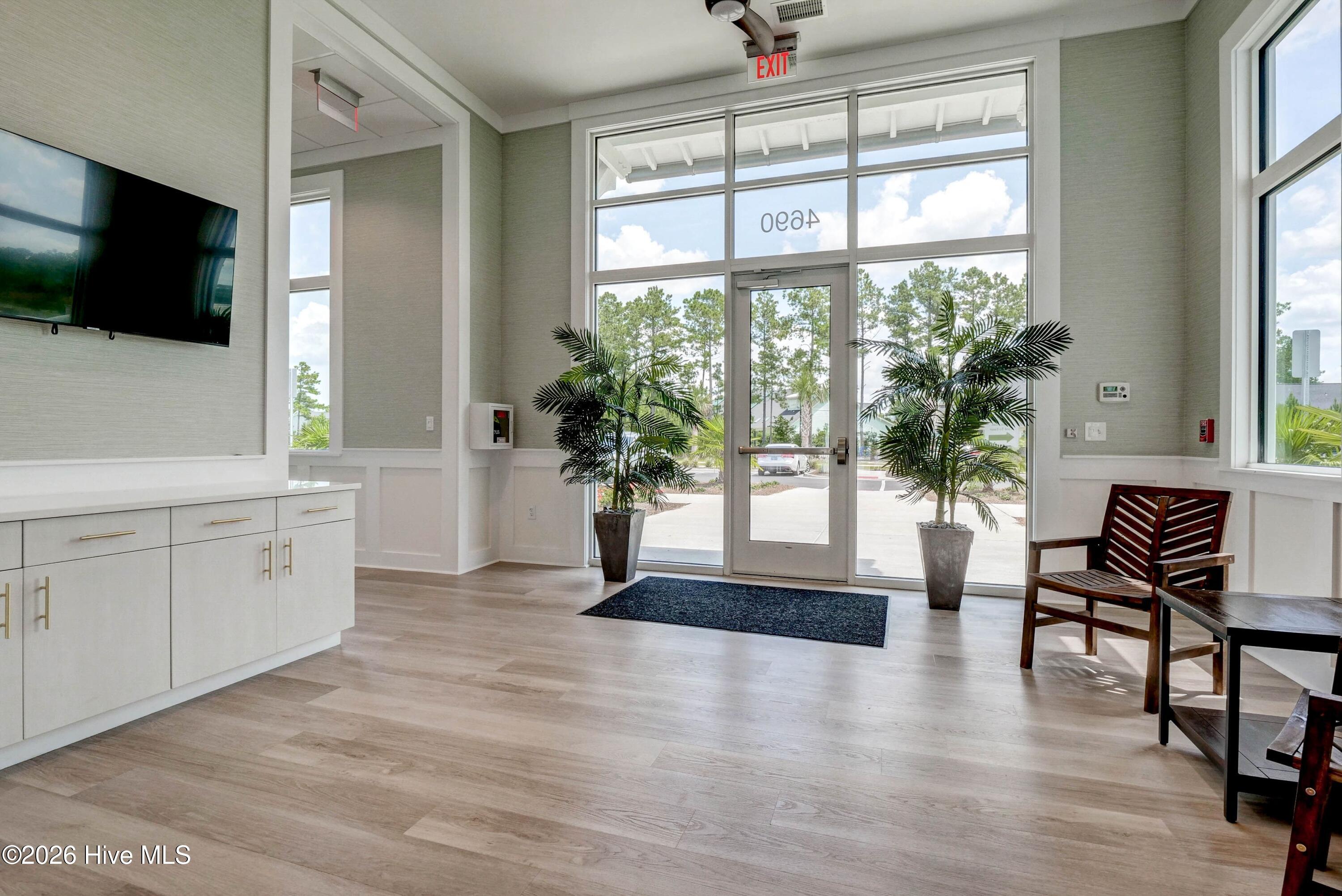 100550306 | Photo 59