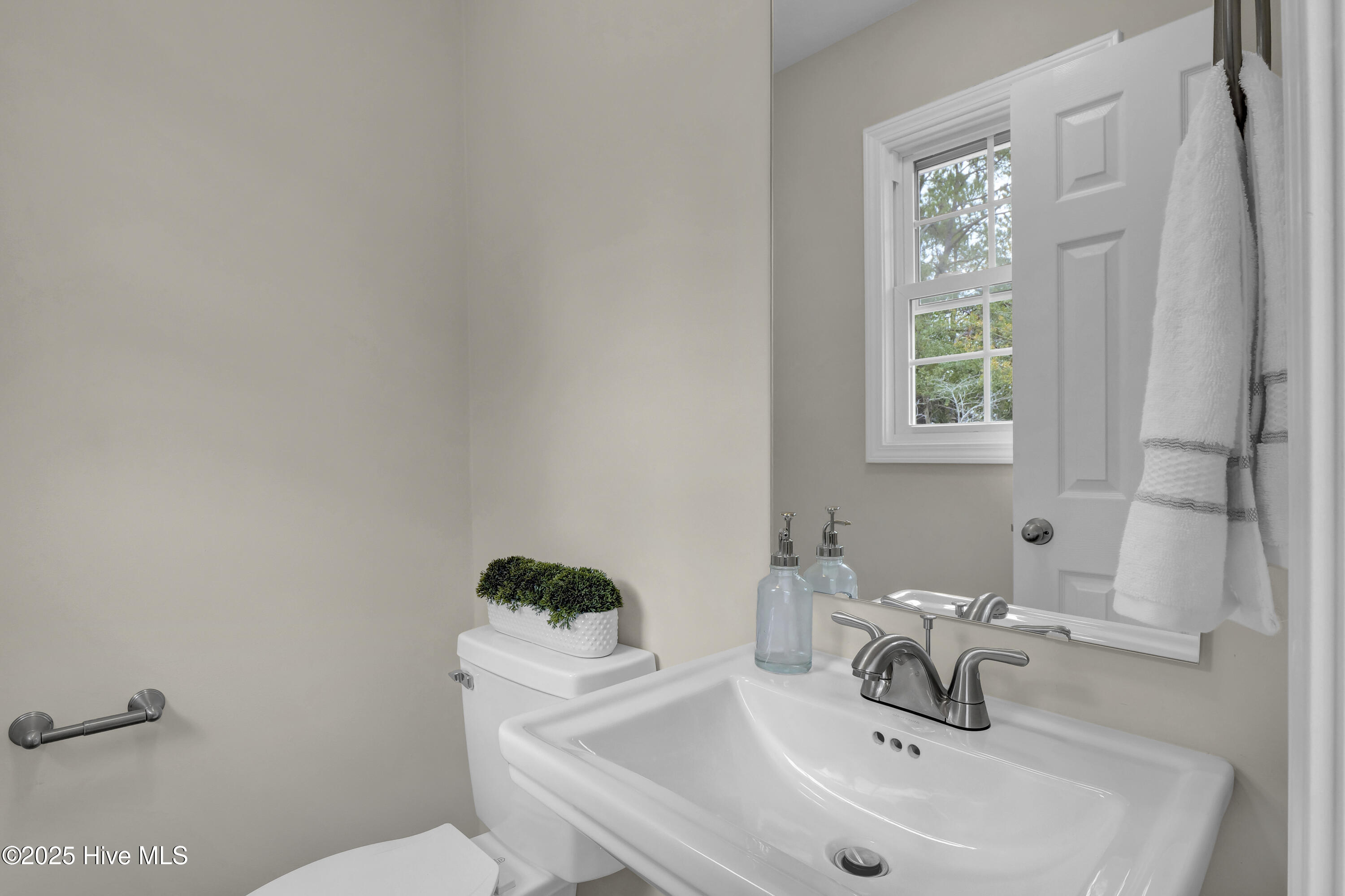 100546910 | Photo 21