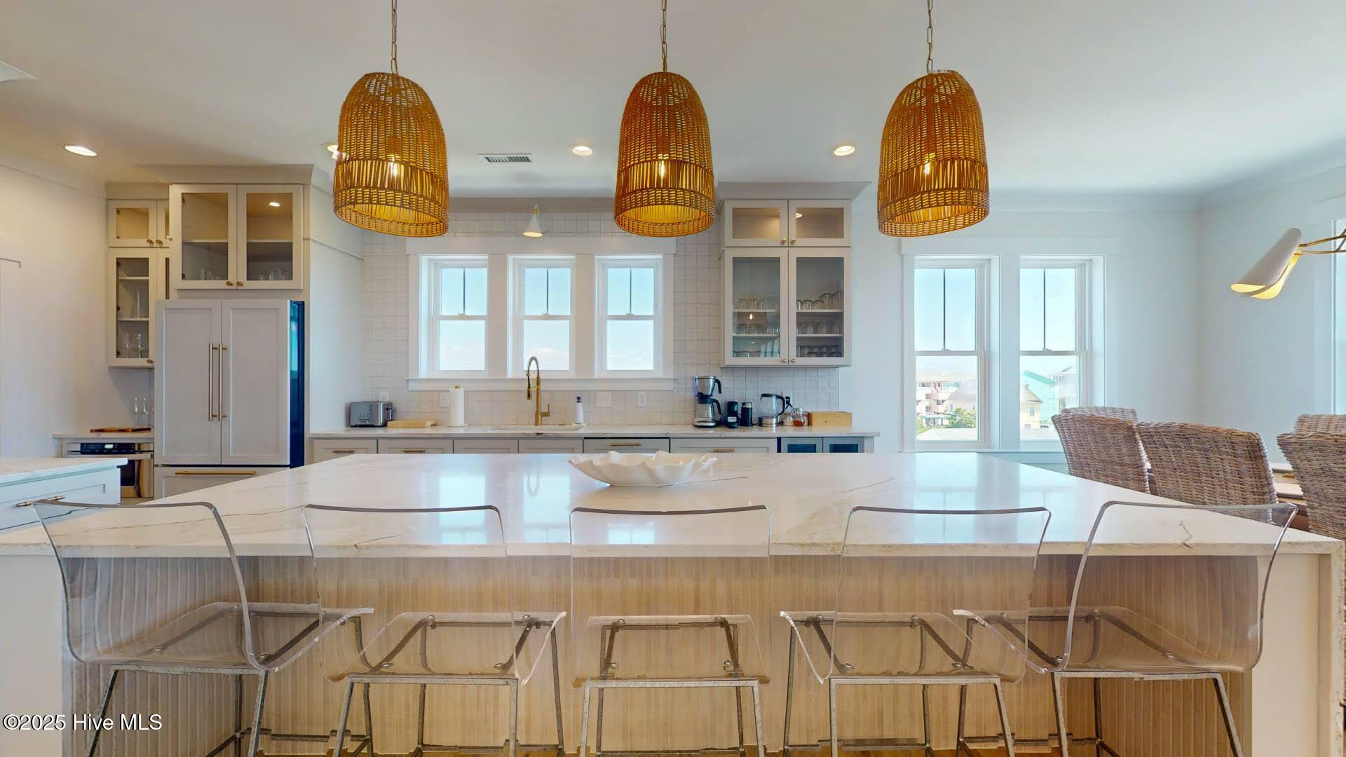 100560716 | Photo 33