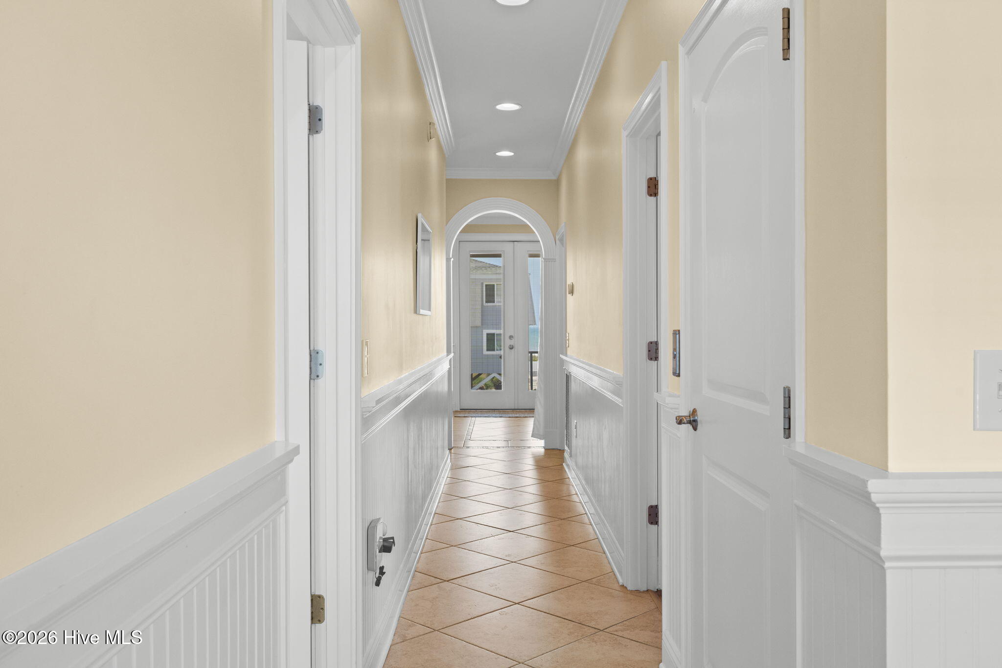 100577006 | Photo 31