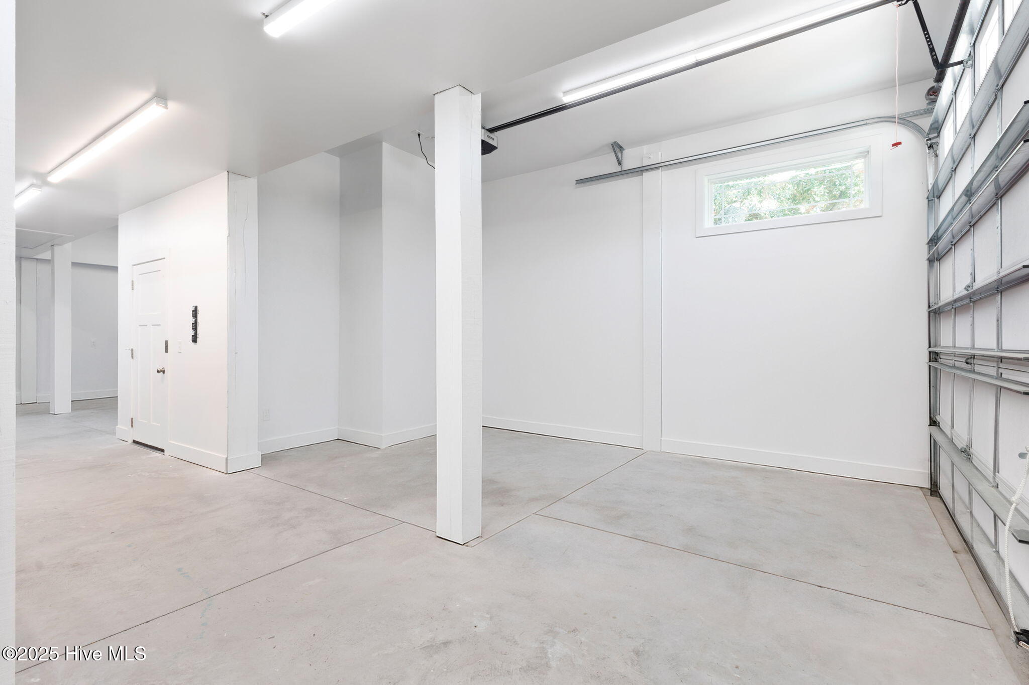 100527753 | Photo 71