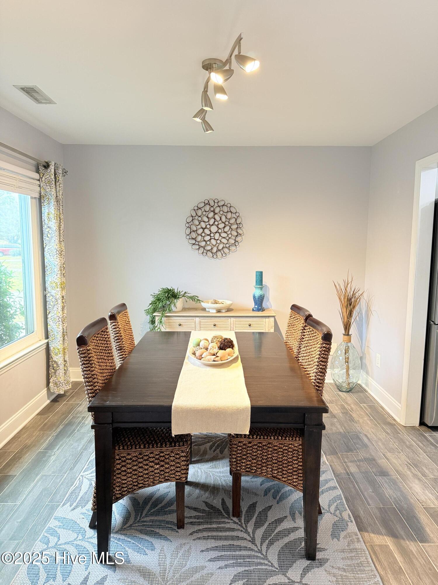 6701 Kestral Drive, Wilmington, NC 28409 – photo 6: IMG_1048
