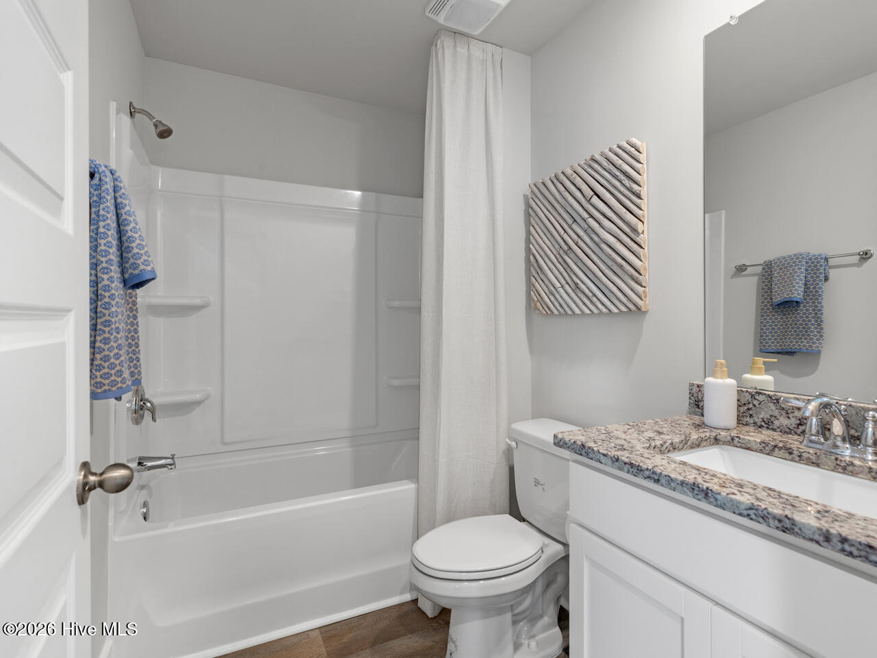 100563947 | Photo 18