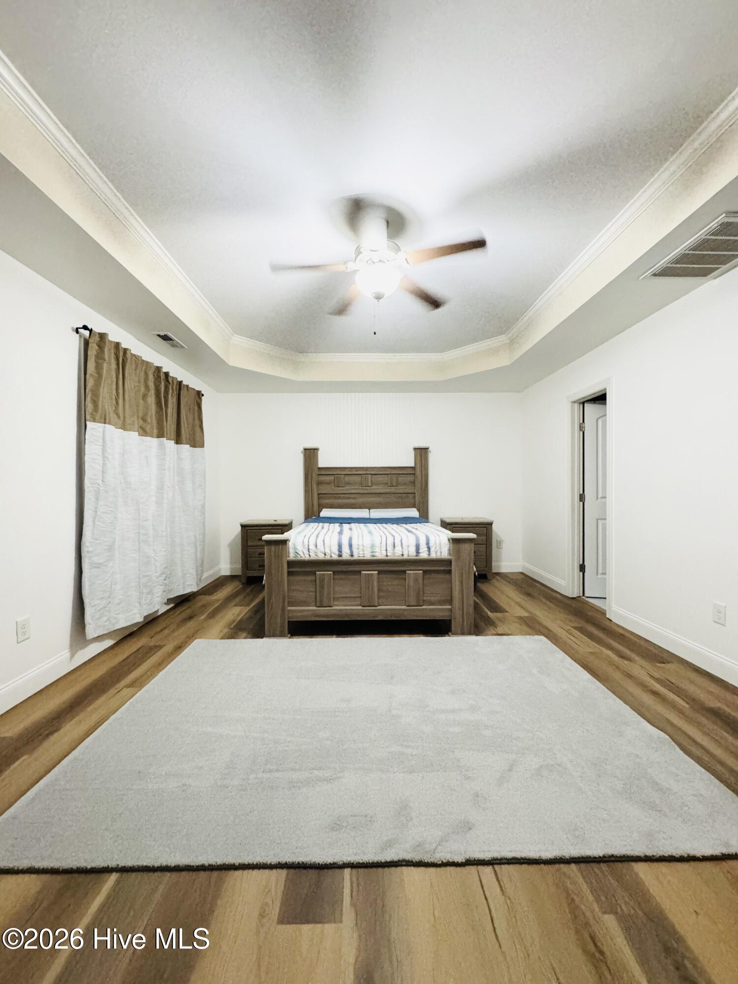 100560900 | Photo 10