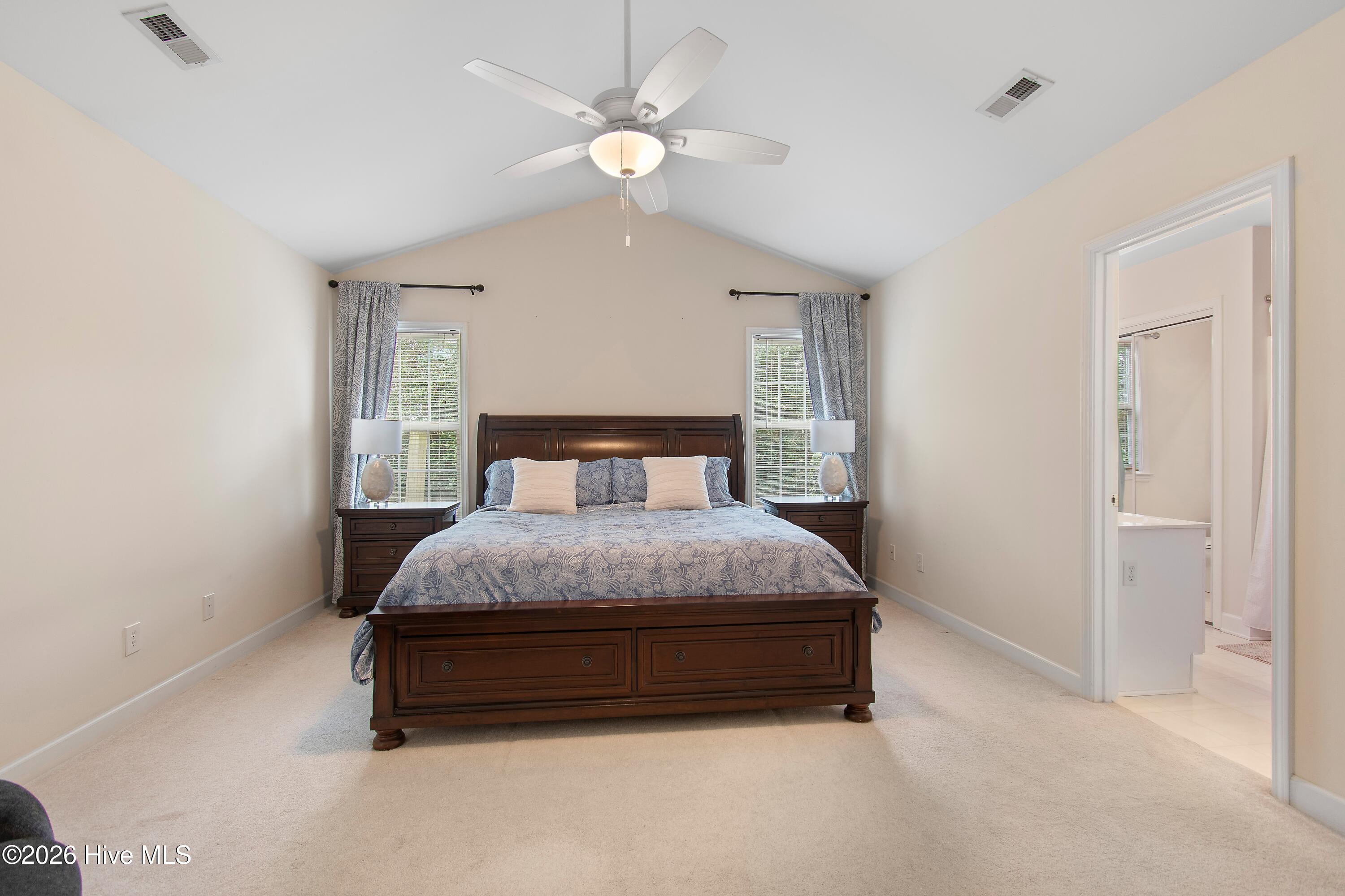 100558212 | Photo 25