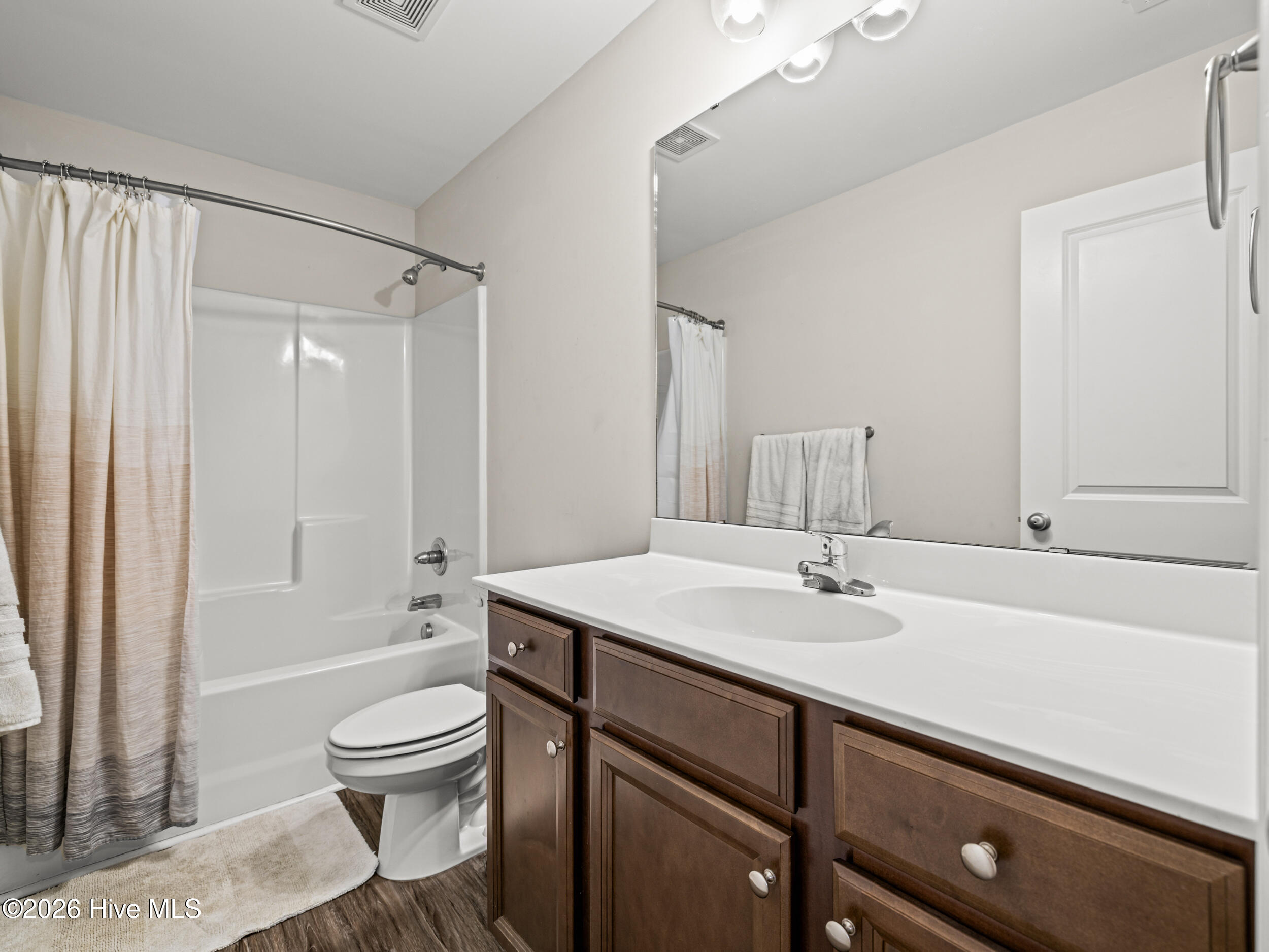 100565211 | Photo 47