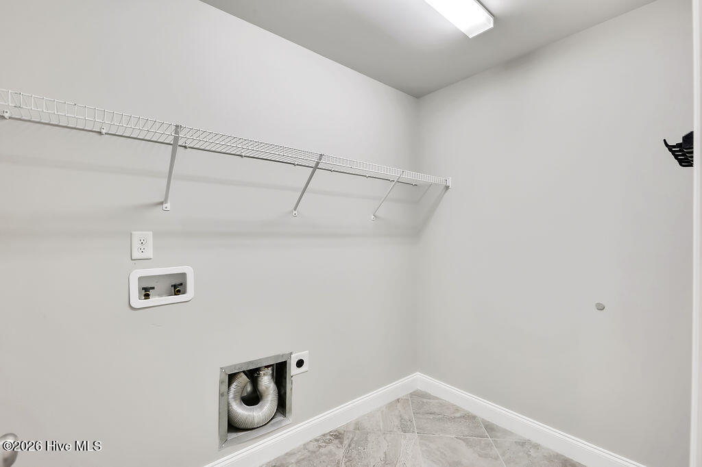 100558736 | Photo 25