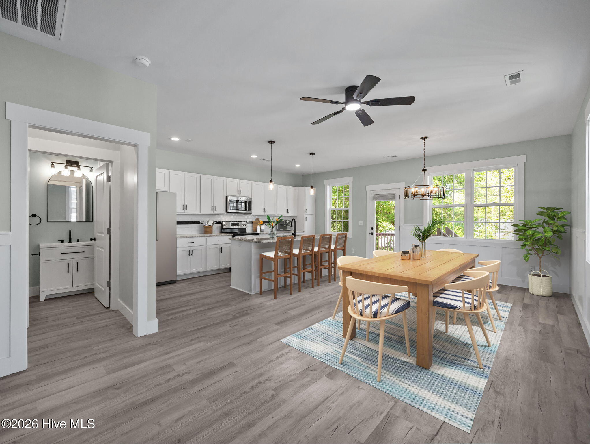 100566341 | Photo 22