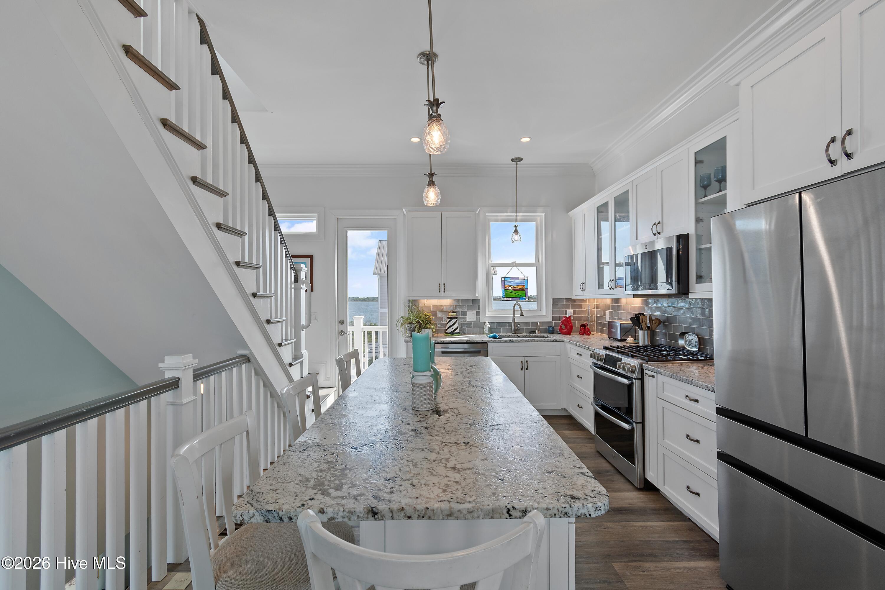 100569393 | Photo 21