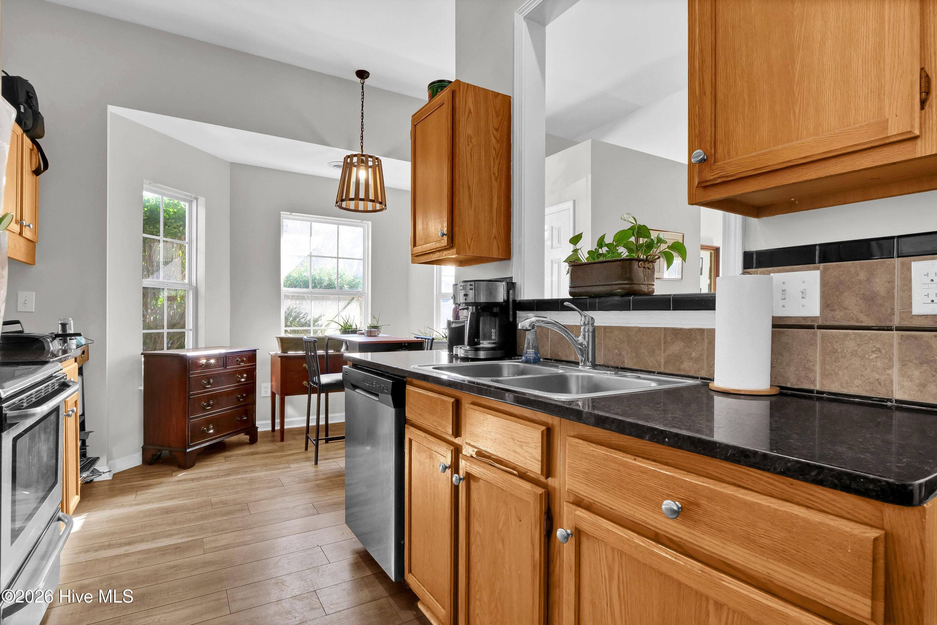 100552082 | Photo 13