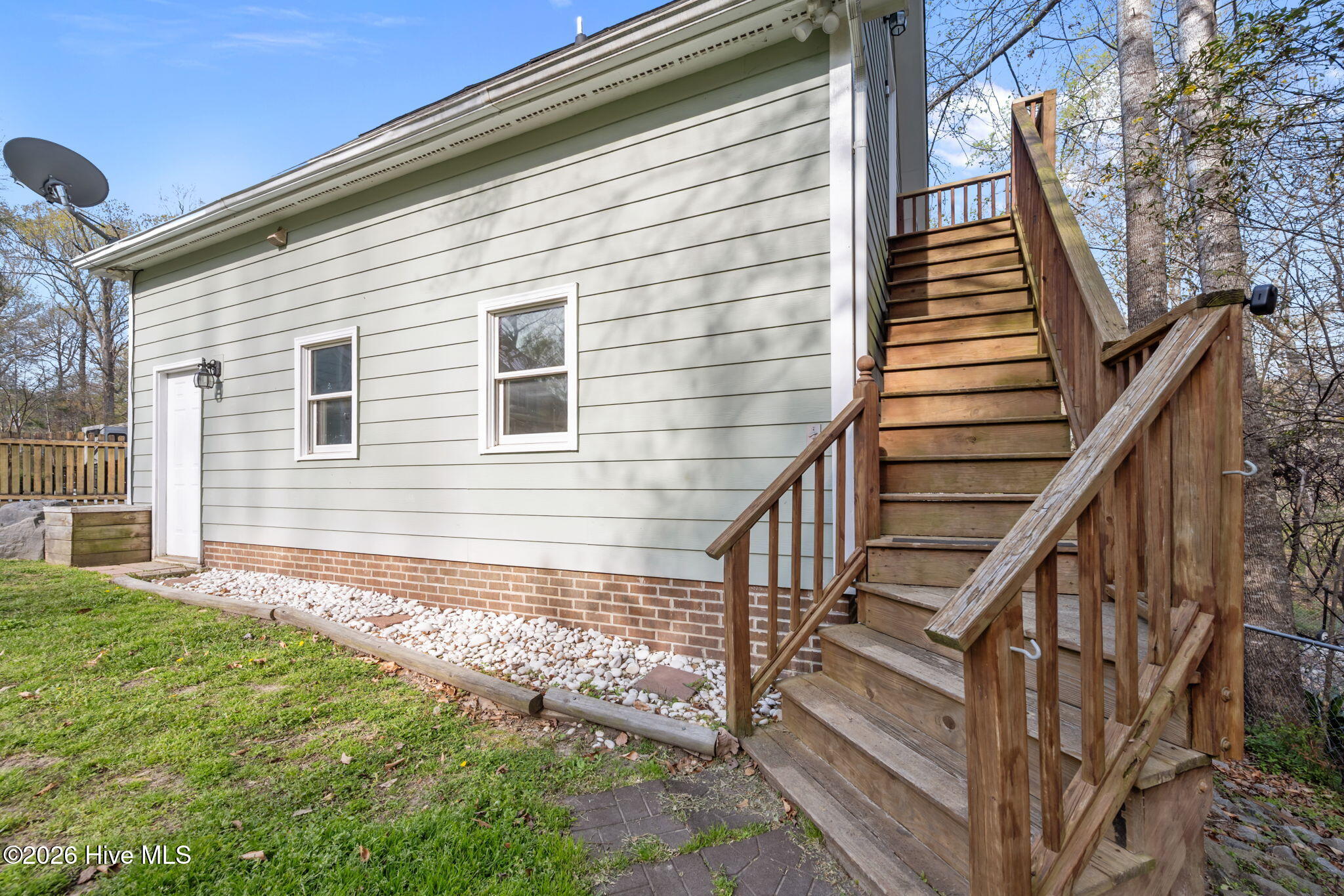 100561787 | Photo 56