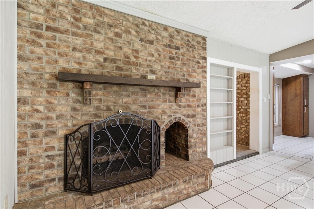 4th image of 601 Leaning Oaks Dr, Savannah, GA 31410 | MLS# SA361757