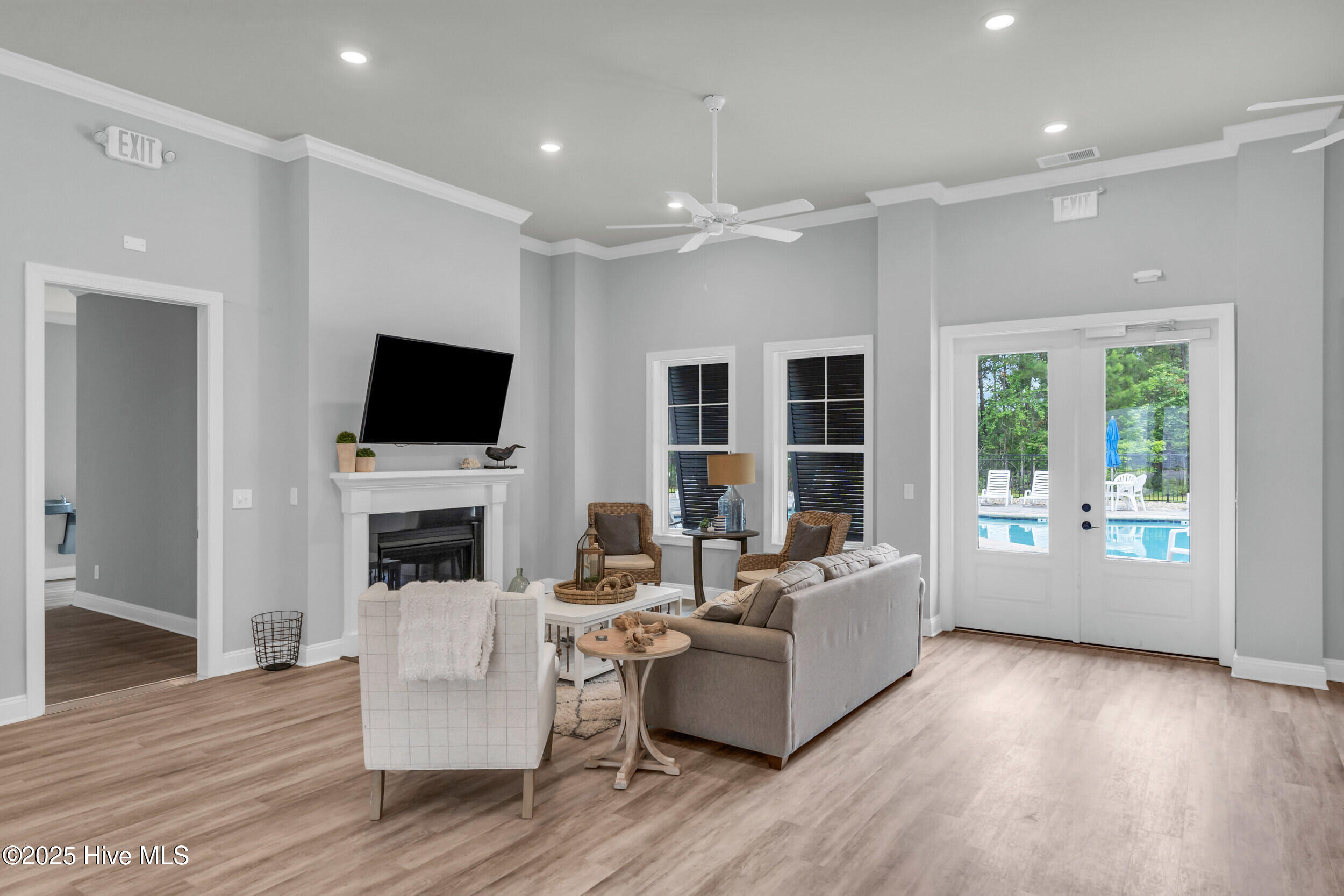 100514304 | Photo 47