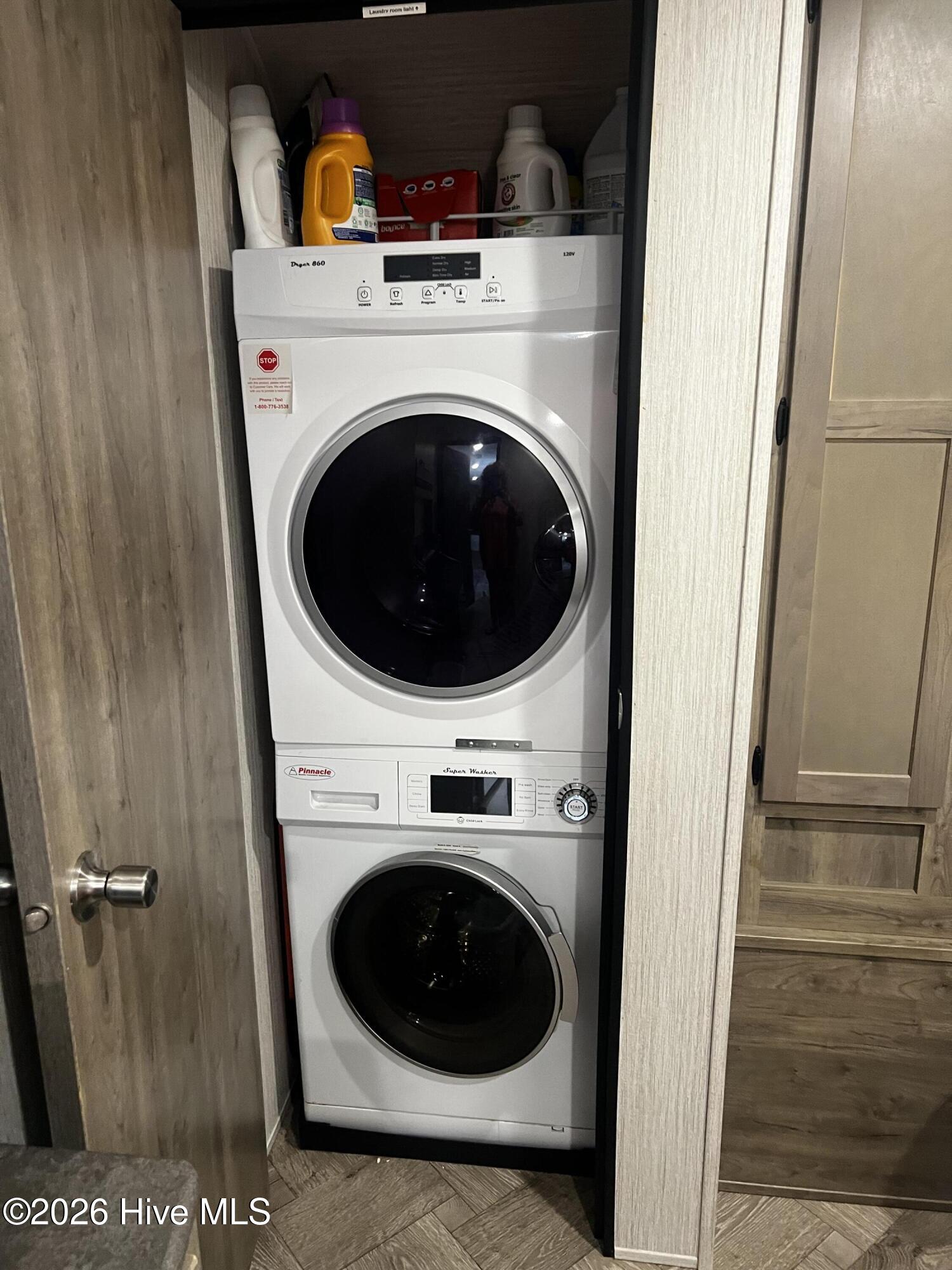 100562854 | Photo 10