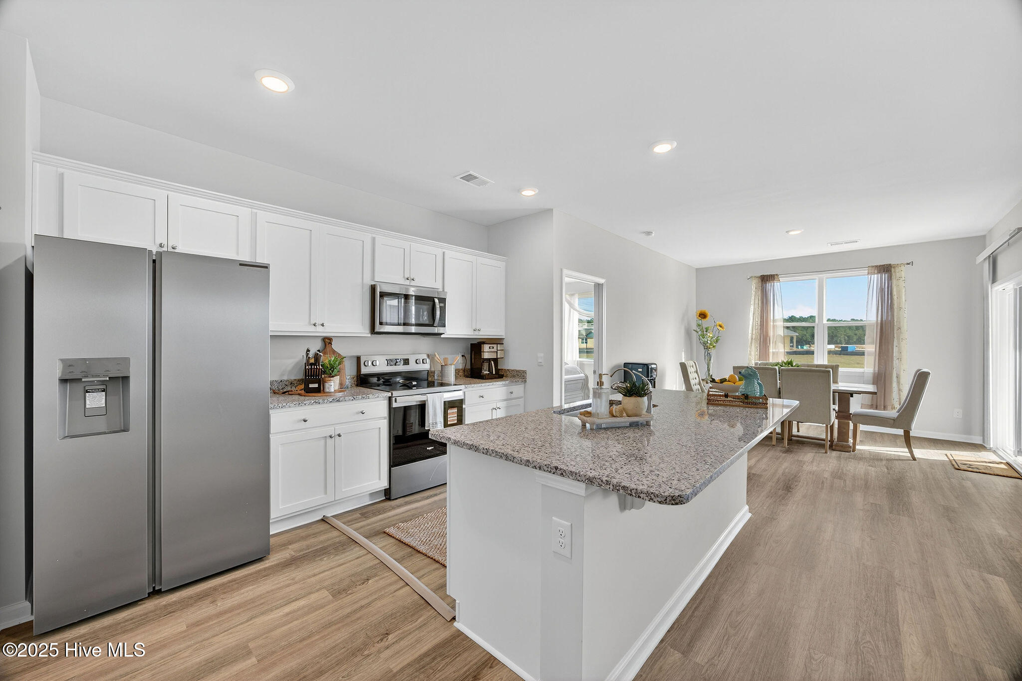 100541027 | Photo 12