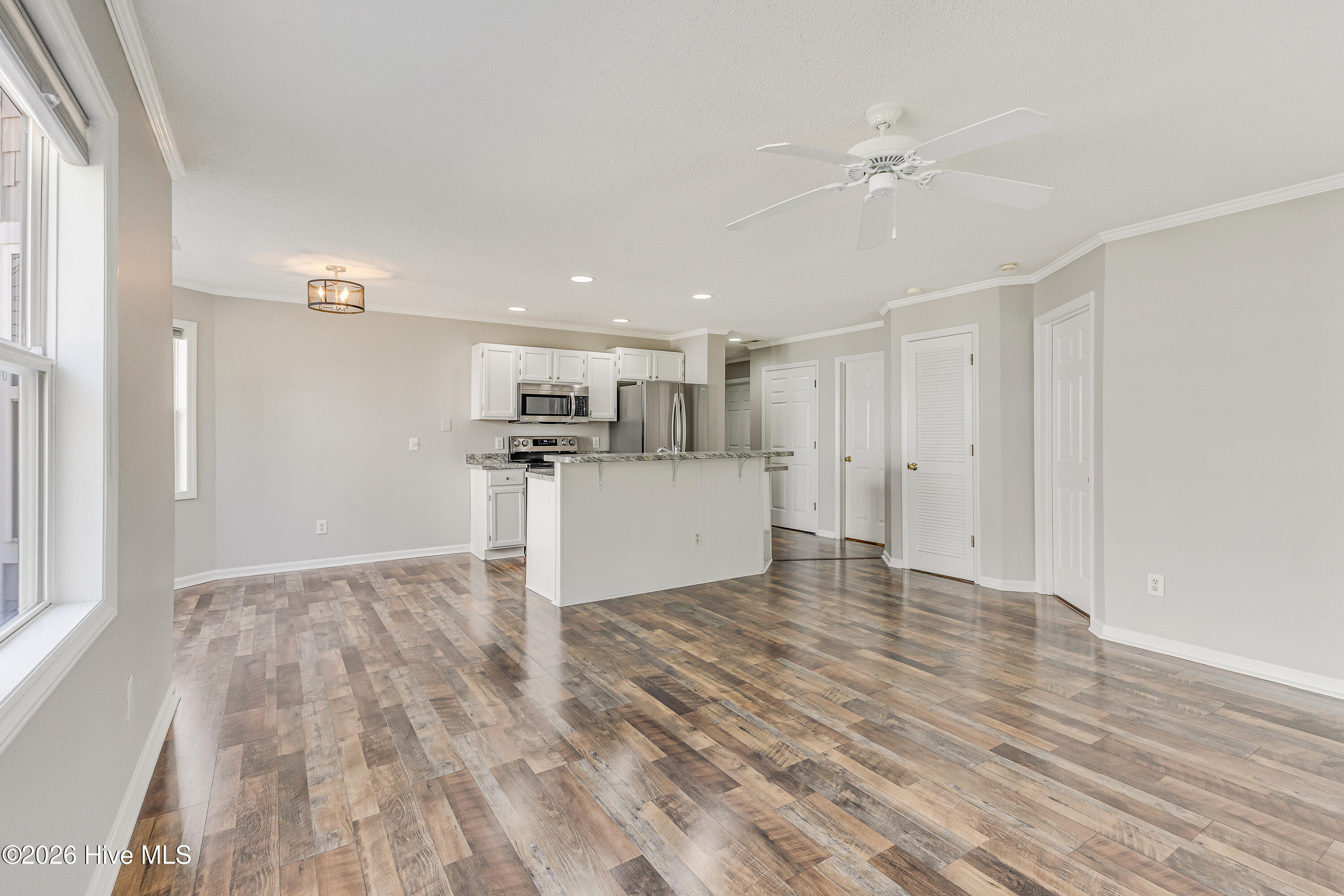 100562501 | Photo 23