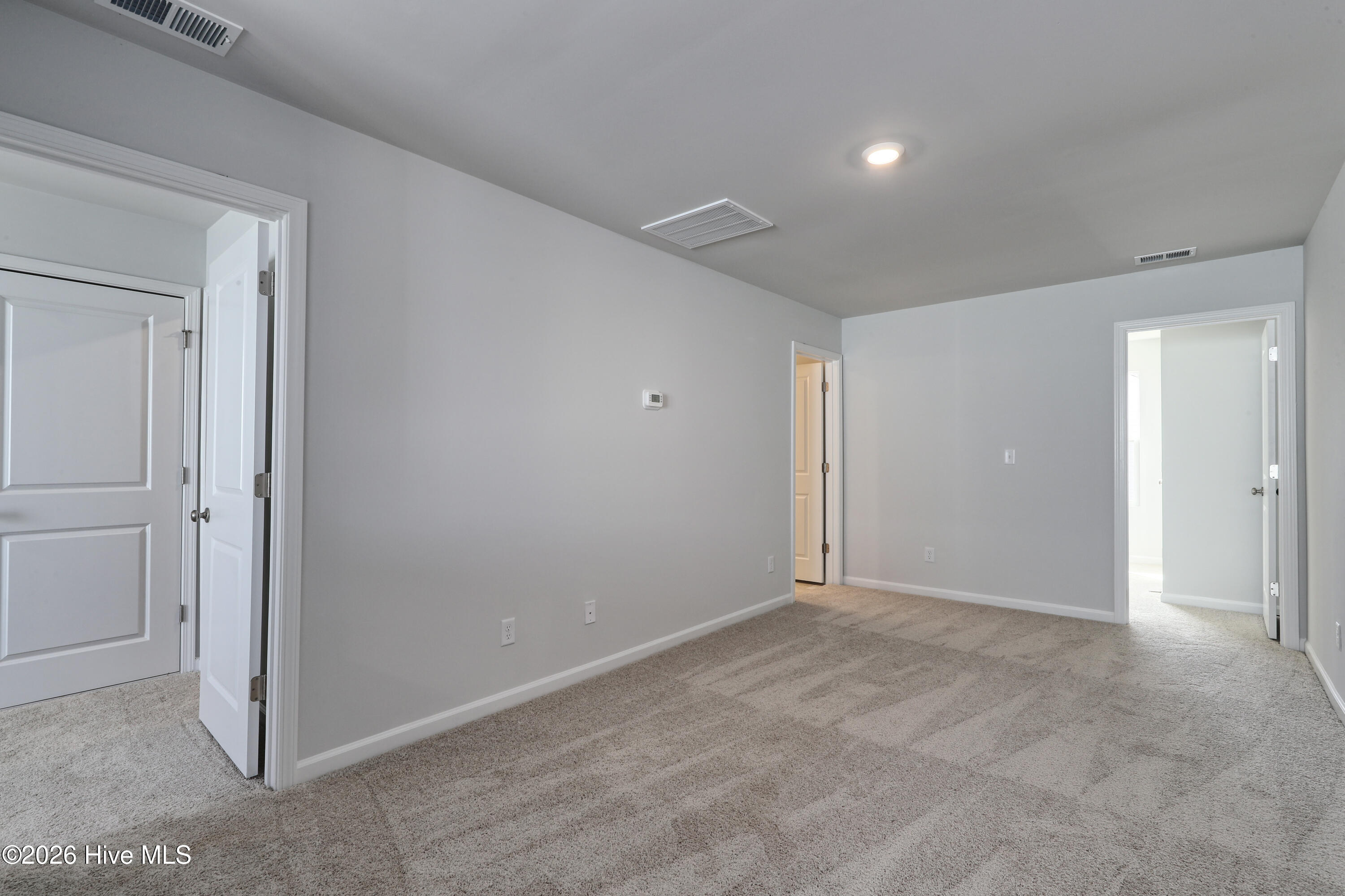 100520323 | Photo 27