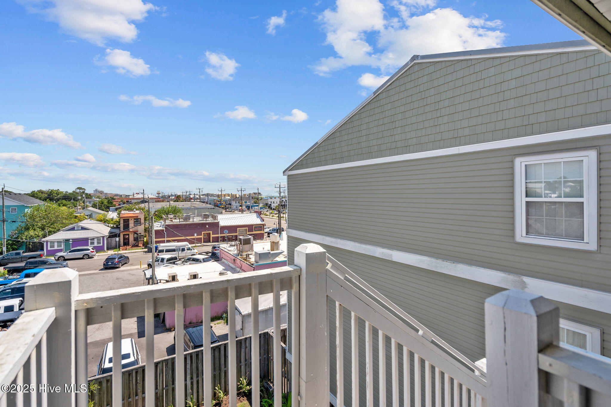 100519120 | Photo 45