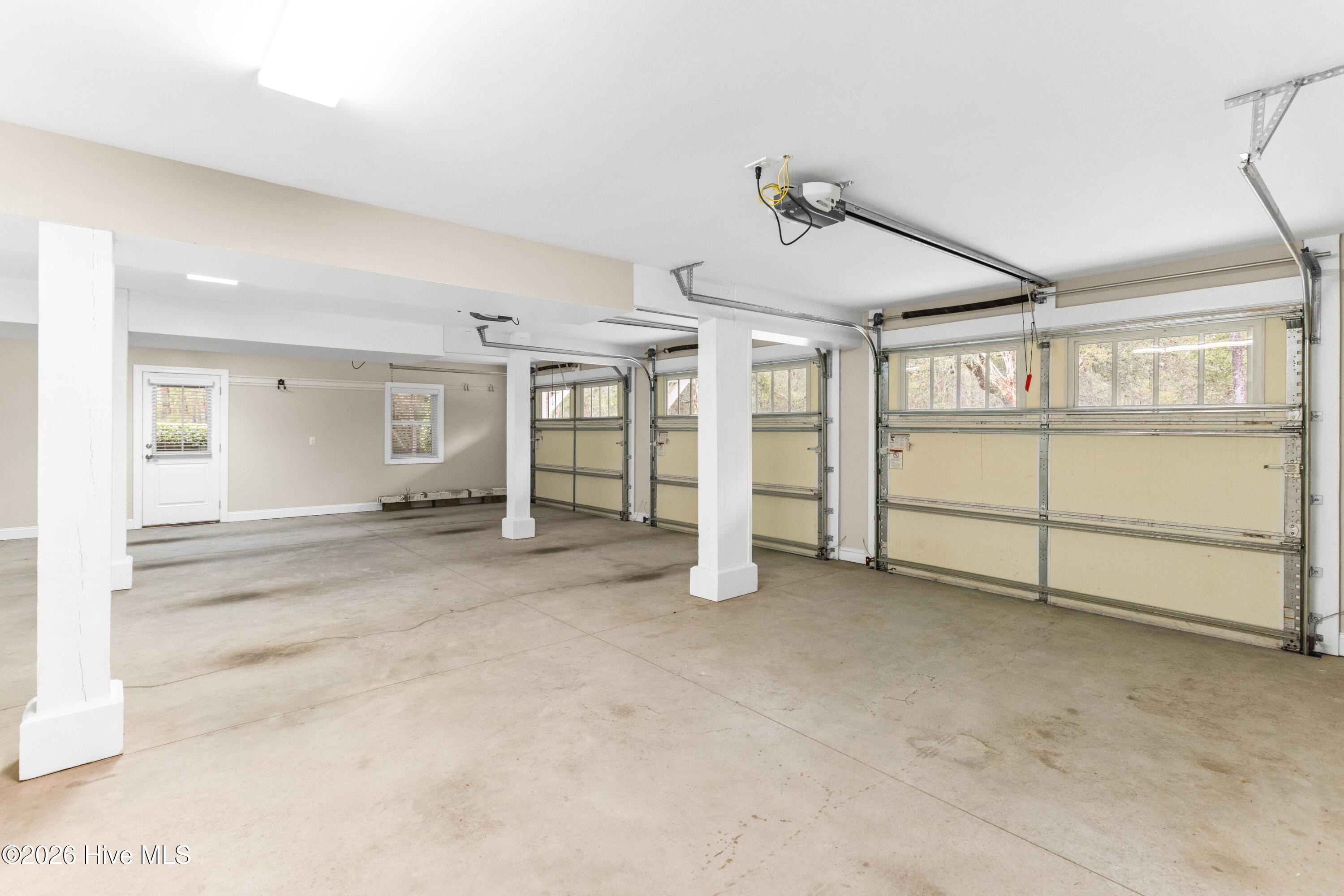 100560596 | Photo 40