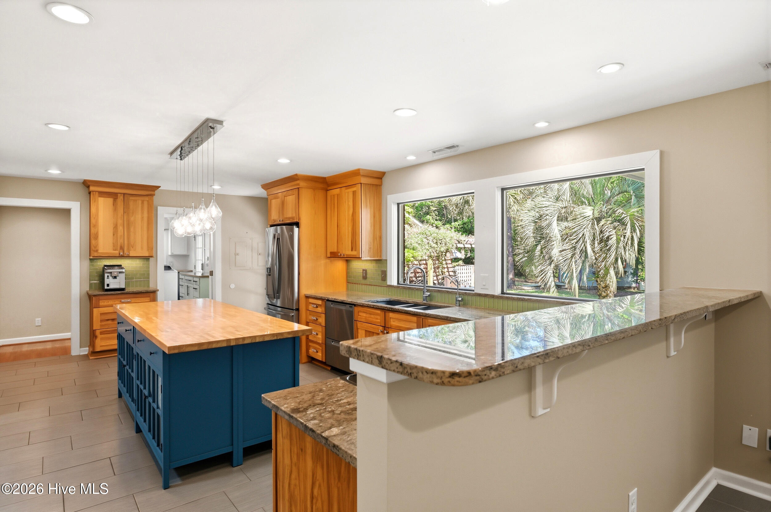 100570431 | Photo 21