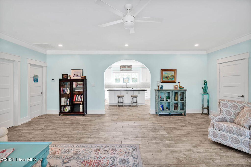 100516737 | Photo 13