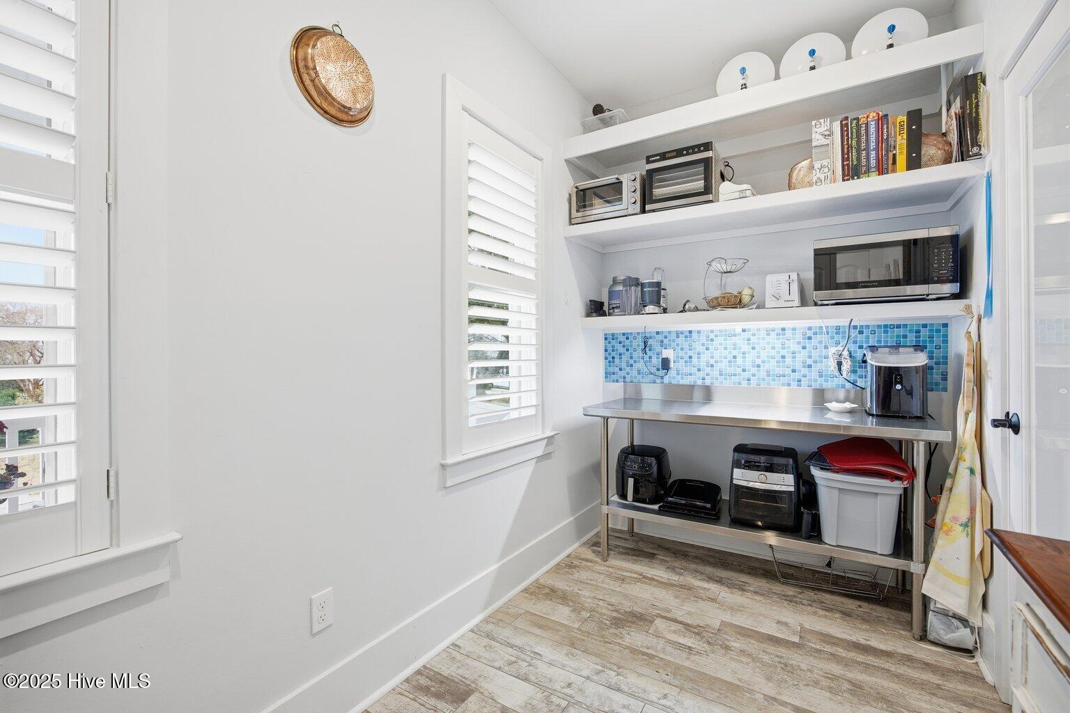 100546742 | Photo 12