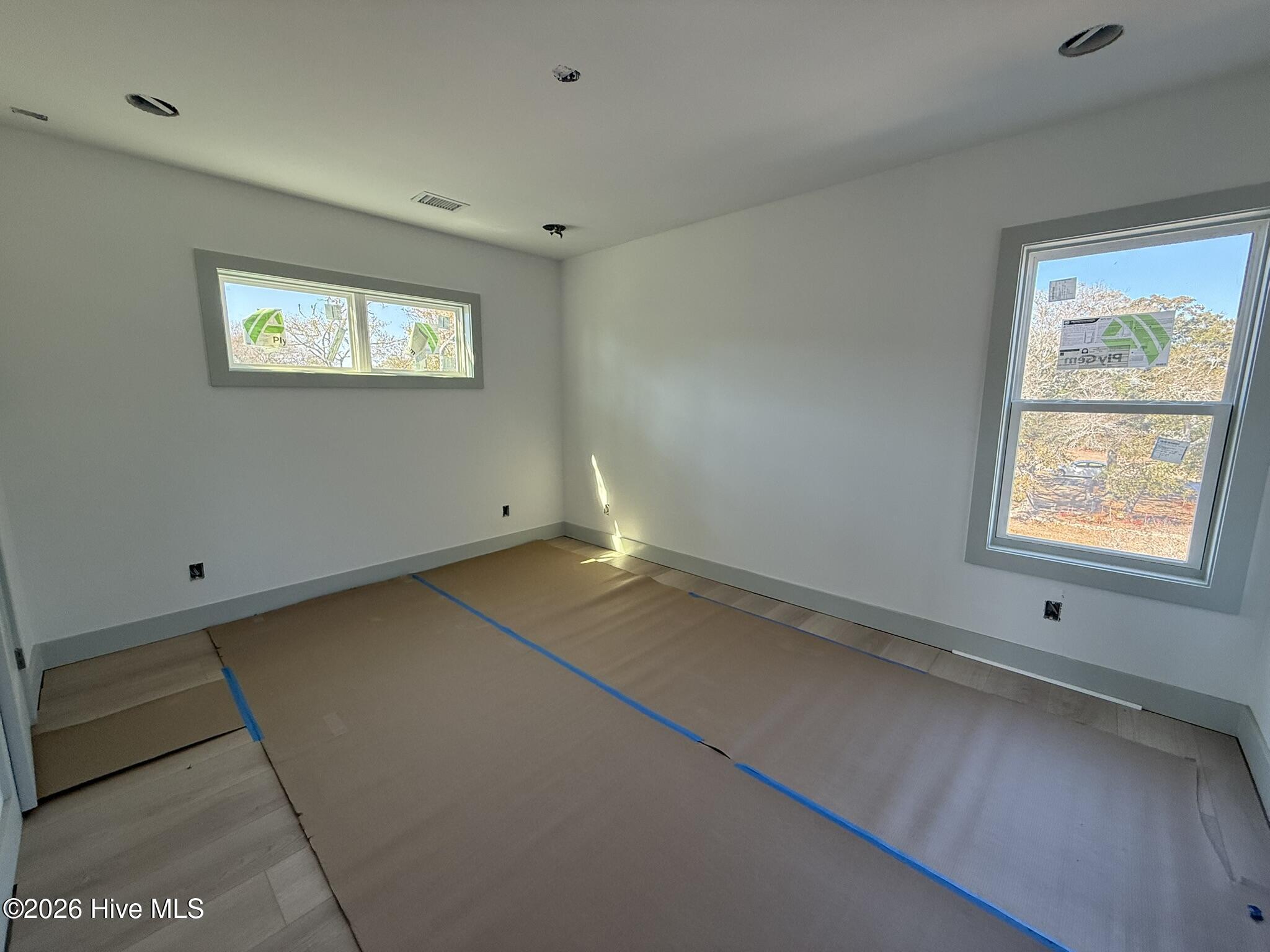 100557315 | Photo 13